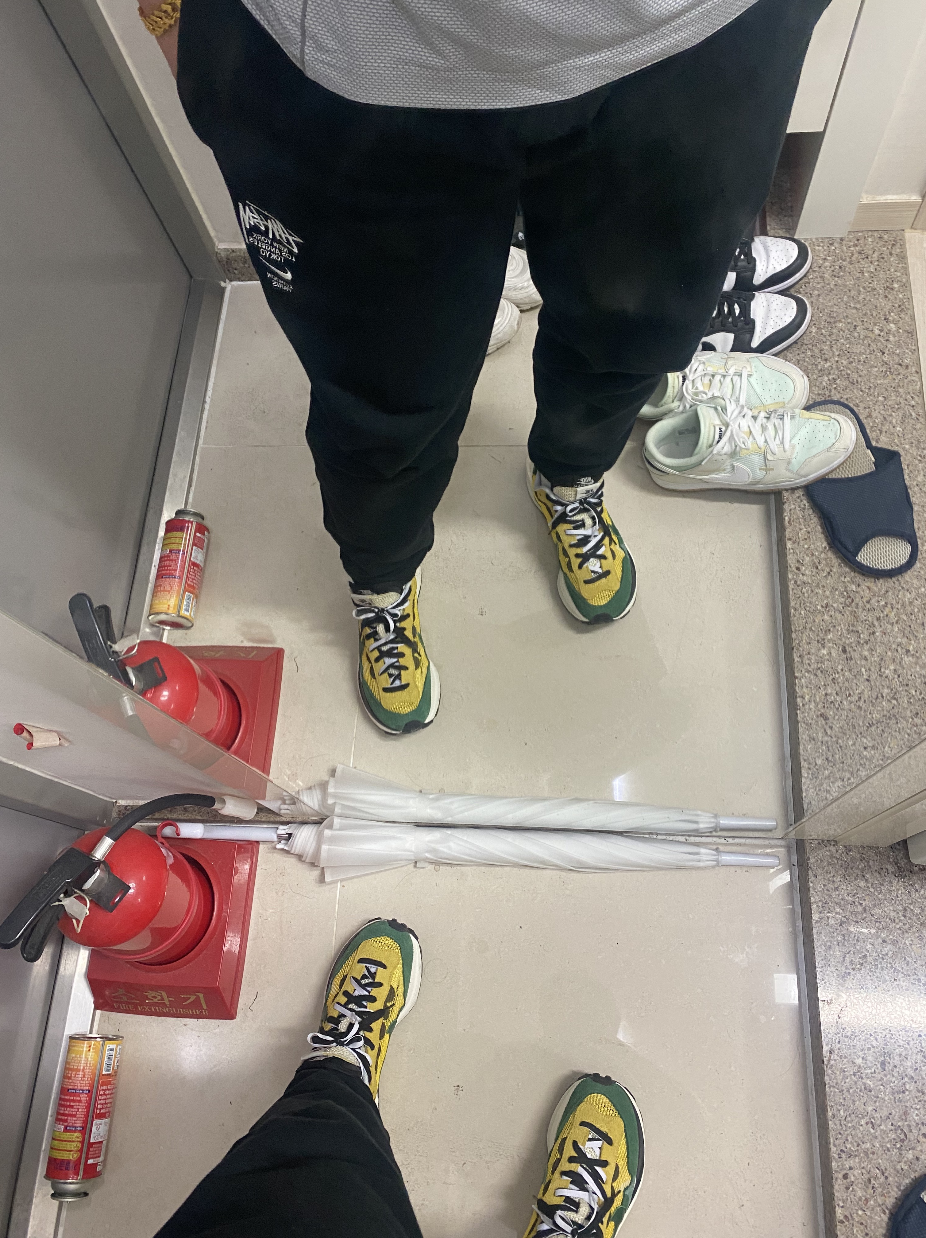 Nike x Stussy NRG ZR Fleece Pants Black - US/EU, Nike x Sacai VaporWaffle Tour Yellow & Gorge Green Sail 착용 스타일 - 2