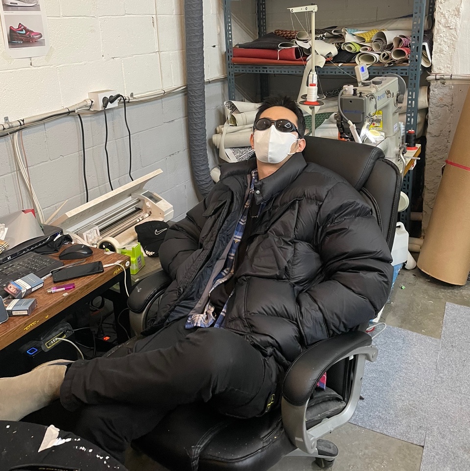 Stone Island 318WA Old Dye Treatment Cargo Pants Black - 21SS, Oakley Eye Jacket Redux Matte Black Frame Prizm Grey Lenses High Bridge Fit 착용 스타일