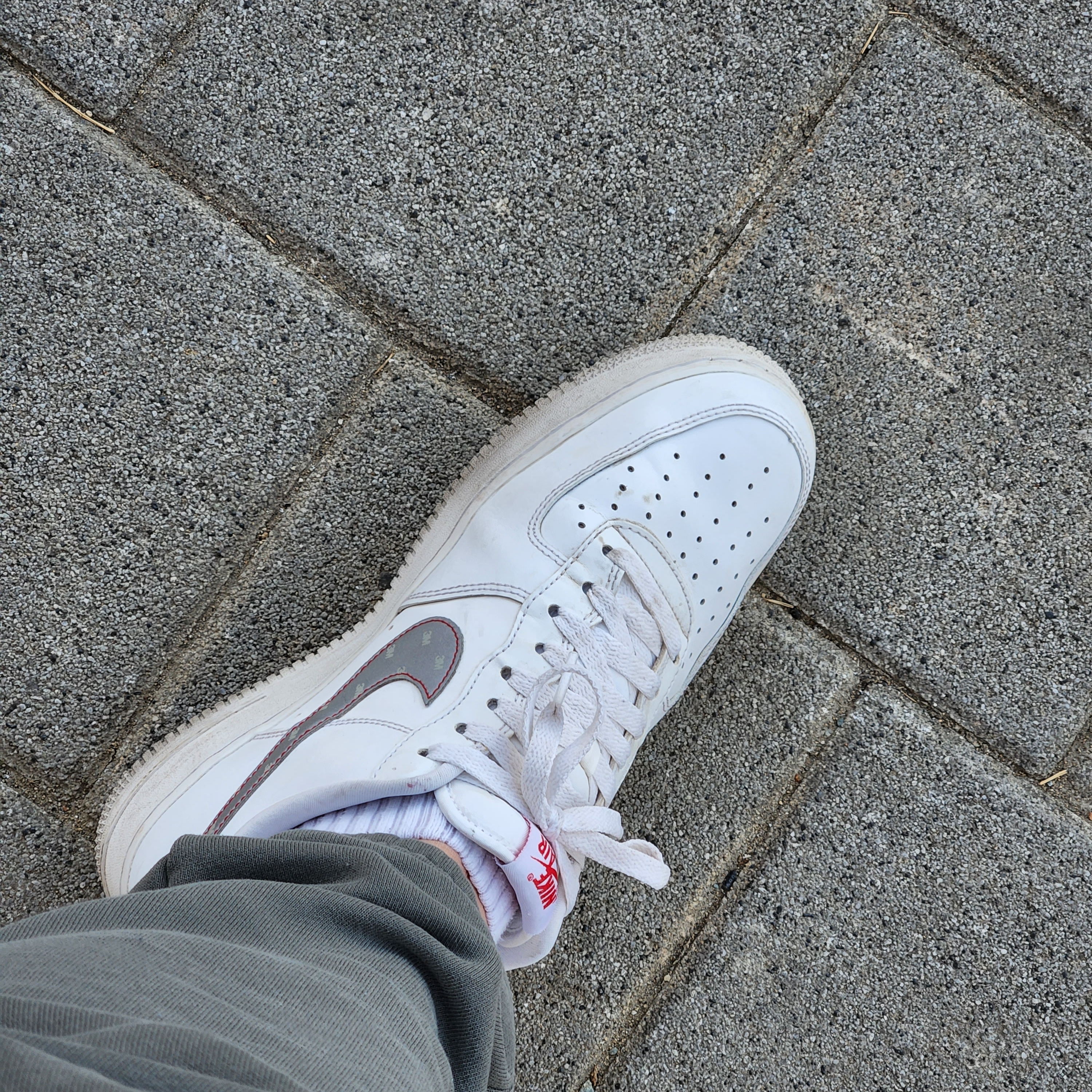 Nike Air Force 1 '07 3M White 착용 스타일 - 2