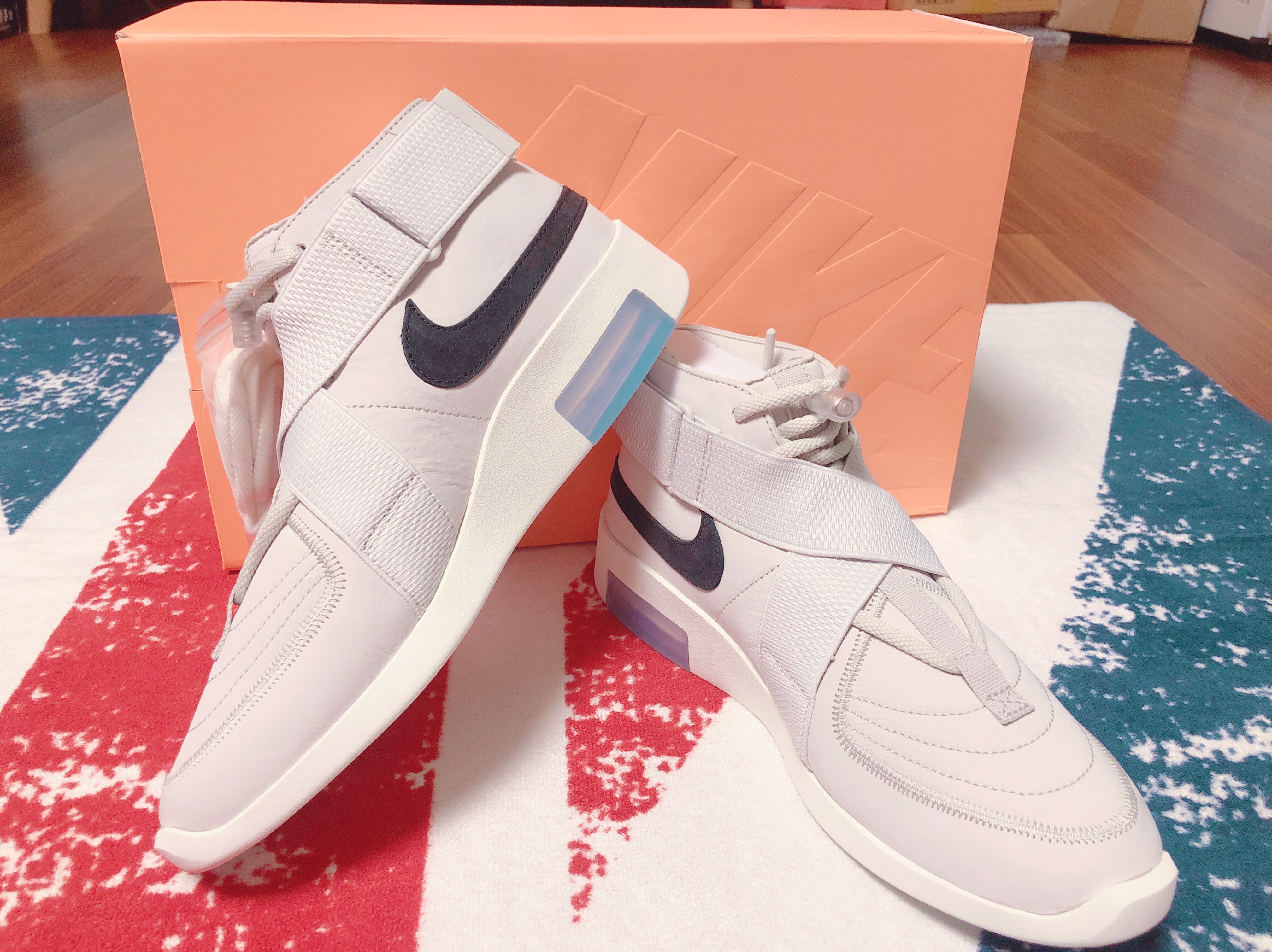 Nike x Fear of God Air Fear of God Raid Light Bone 착용 스타일 - 1