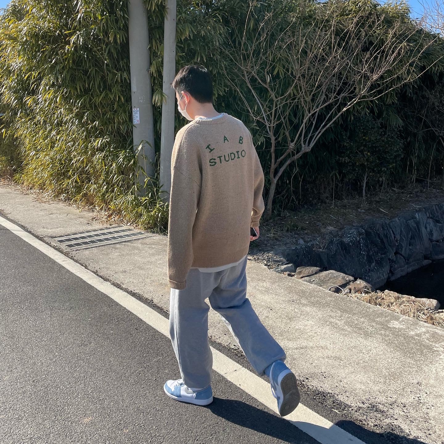 IAB Studio x Saddler Haus Knit Basil, Jordan 1 Retro High OG Hyper Royal 착용 스타일 - 1