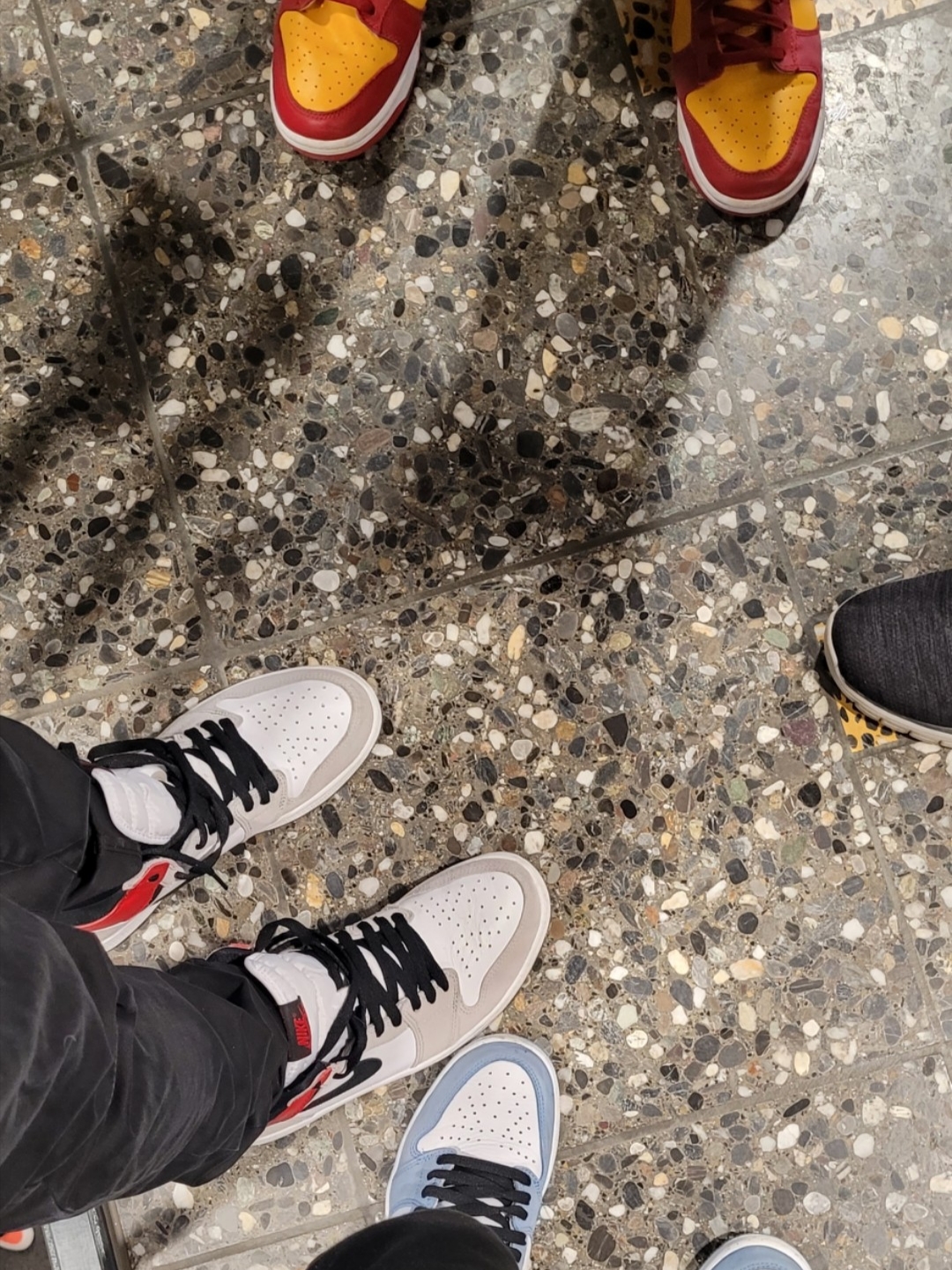 Jordan 1 Retro High OG University Blue, Jordan 1 Retro High OG Light Smoke Grey 착용 스타일