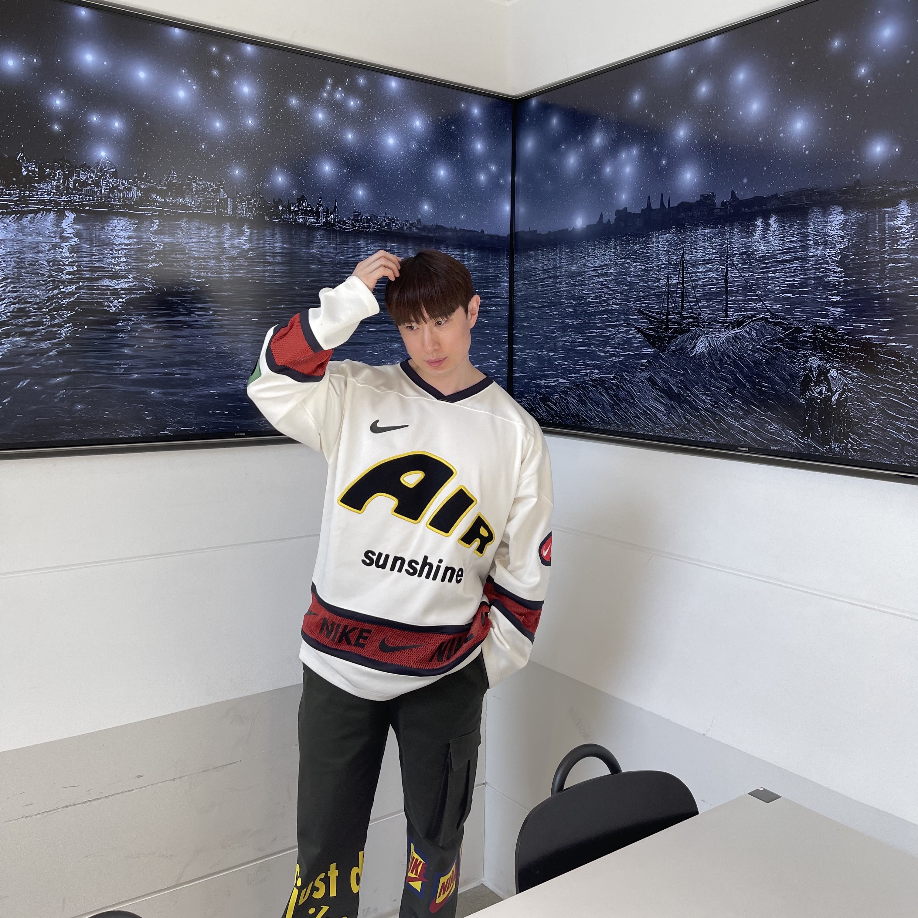 Nike x Cactus Plant Flea Market Hockey Jersey White, Nike x Cactus Plant Flea Market Track Pants Olive 착용 스타일 - 1