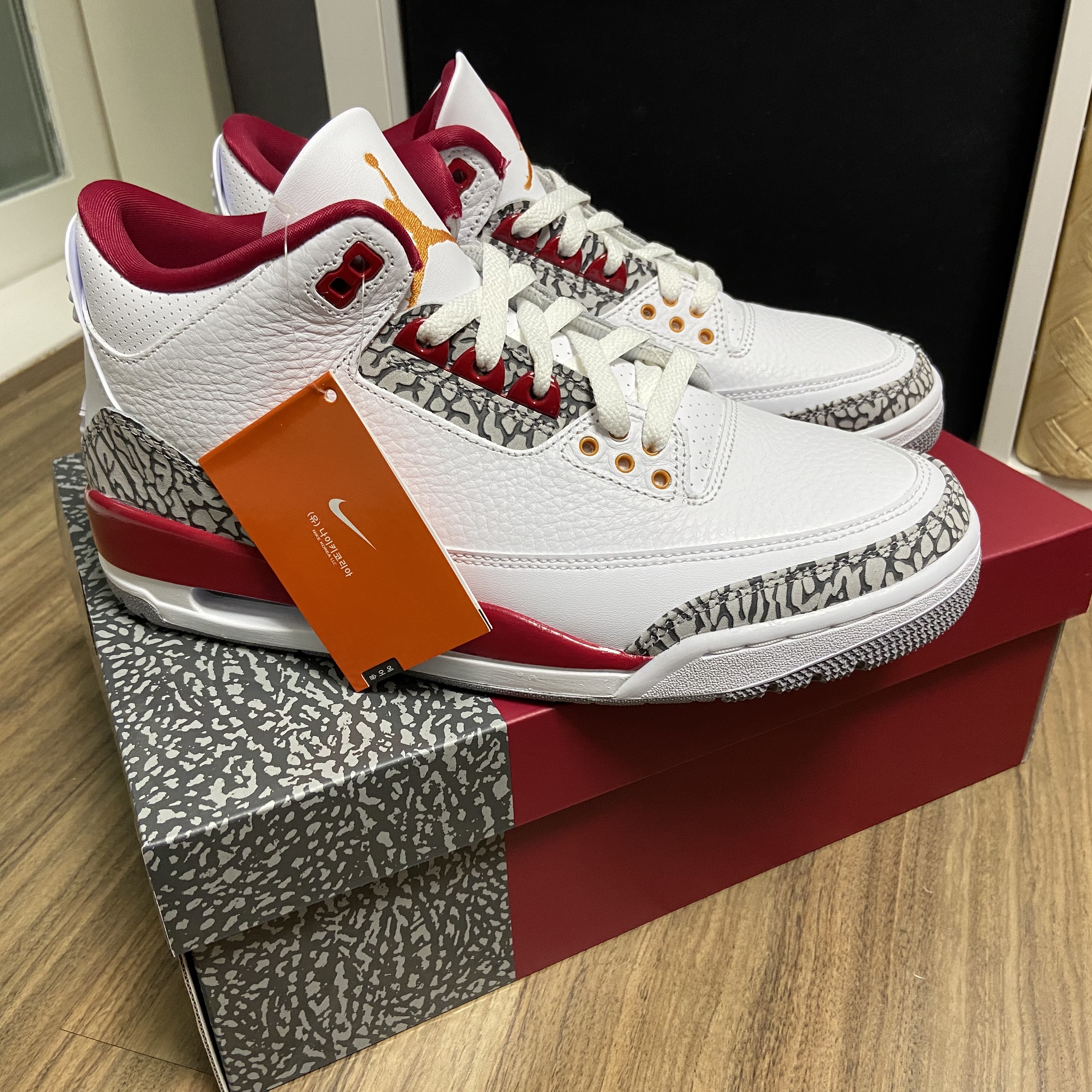 Jordan 3 Retro Cardinal Red 착용 스타일 - 2
