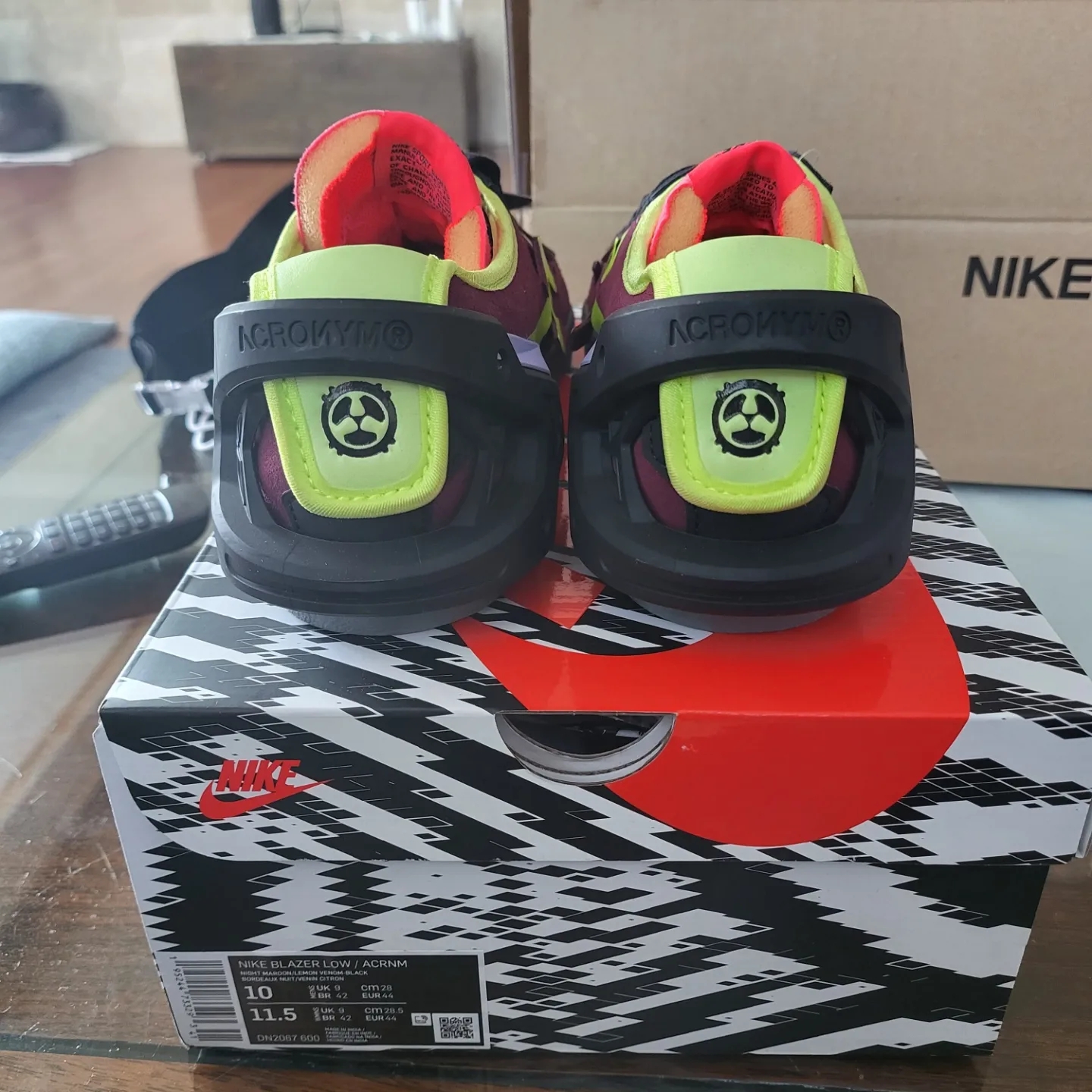 Nike x Acronym Blazer Low Night Maroon 착용 스타일 - 3