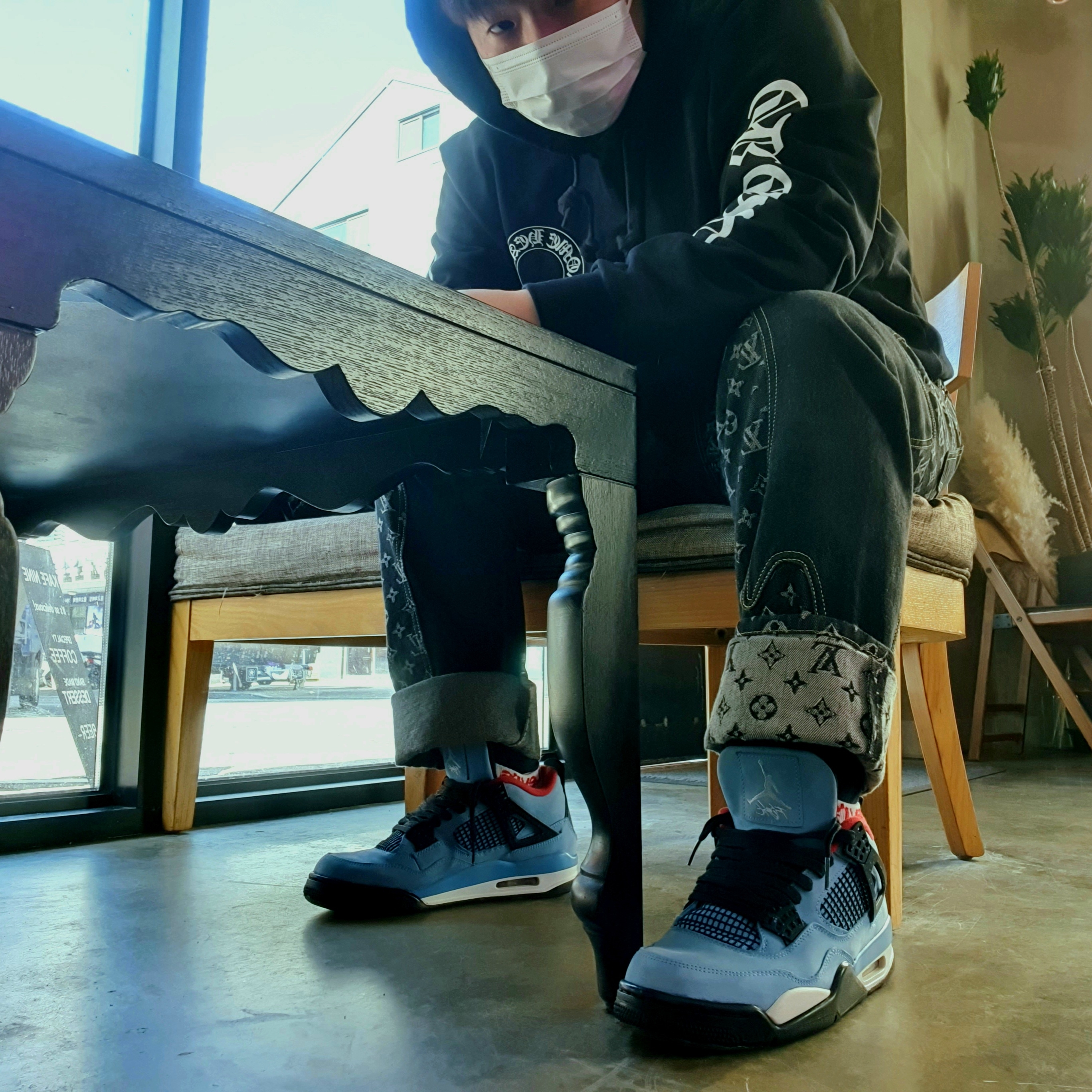 Jordan 4 x Travis Scott Retro Cactus Jack 착용 스타일