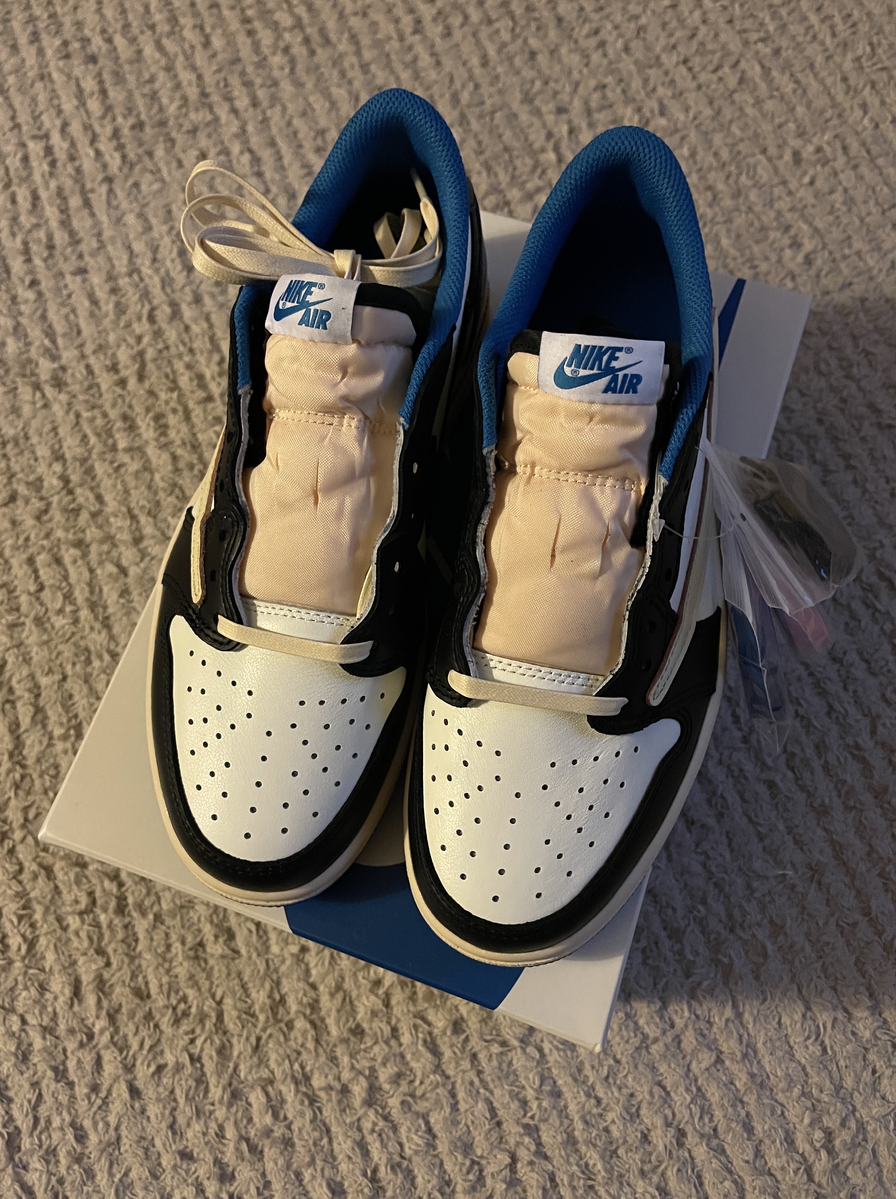Jordan 1 x Travis Scott x Fragment Retro Low OG SP Military Blue 착용 스타일