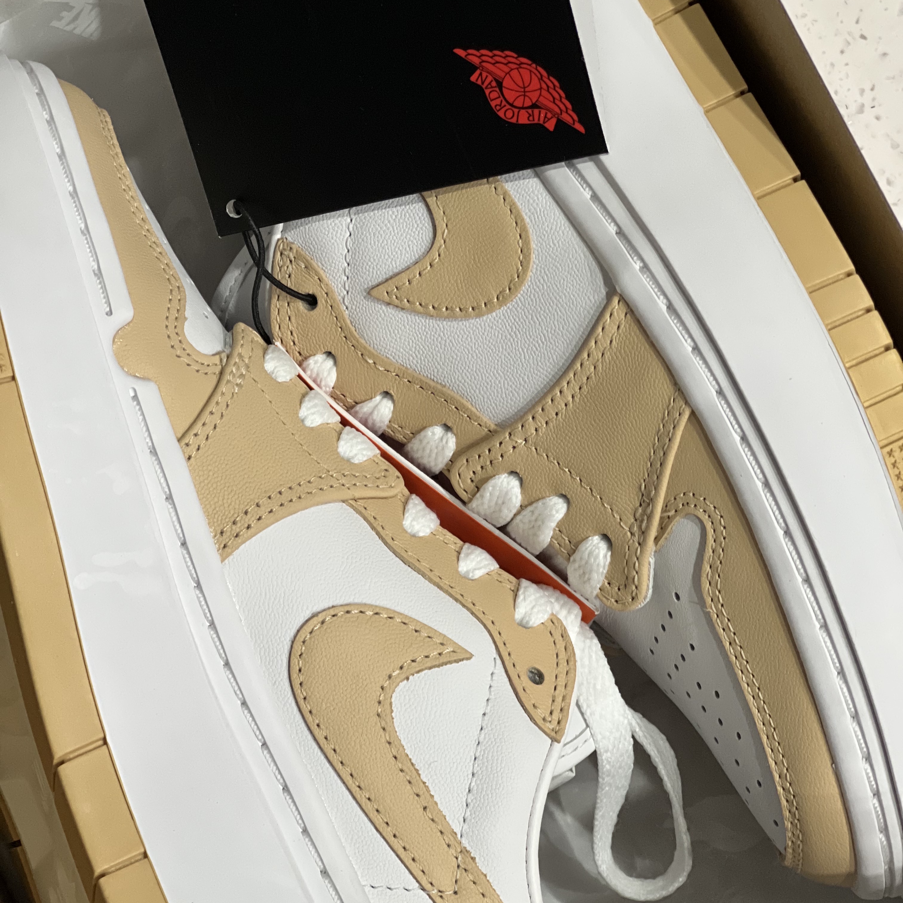 (W) Jordan 1 Elevate Low White Onyx 착용 스타일 - 2
