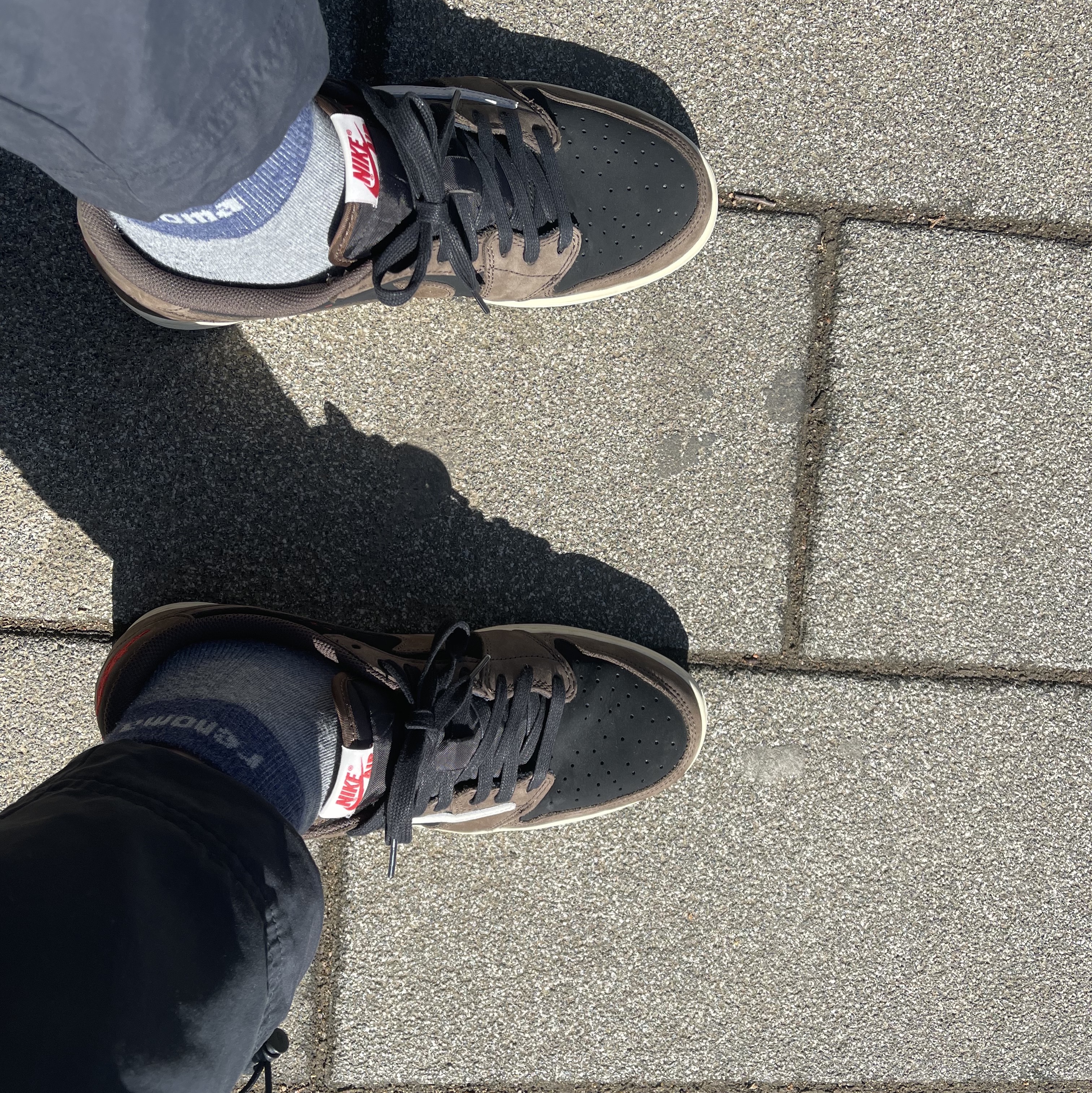 Jordan 1 x Travis Scott Retro Low OG SP Mocha 착용 스타일 - 3