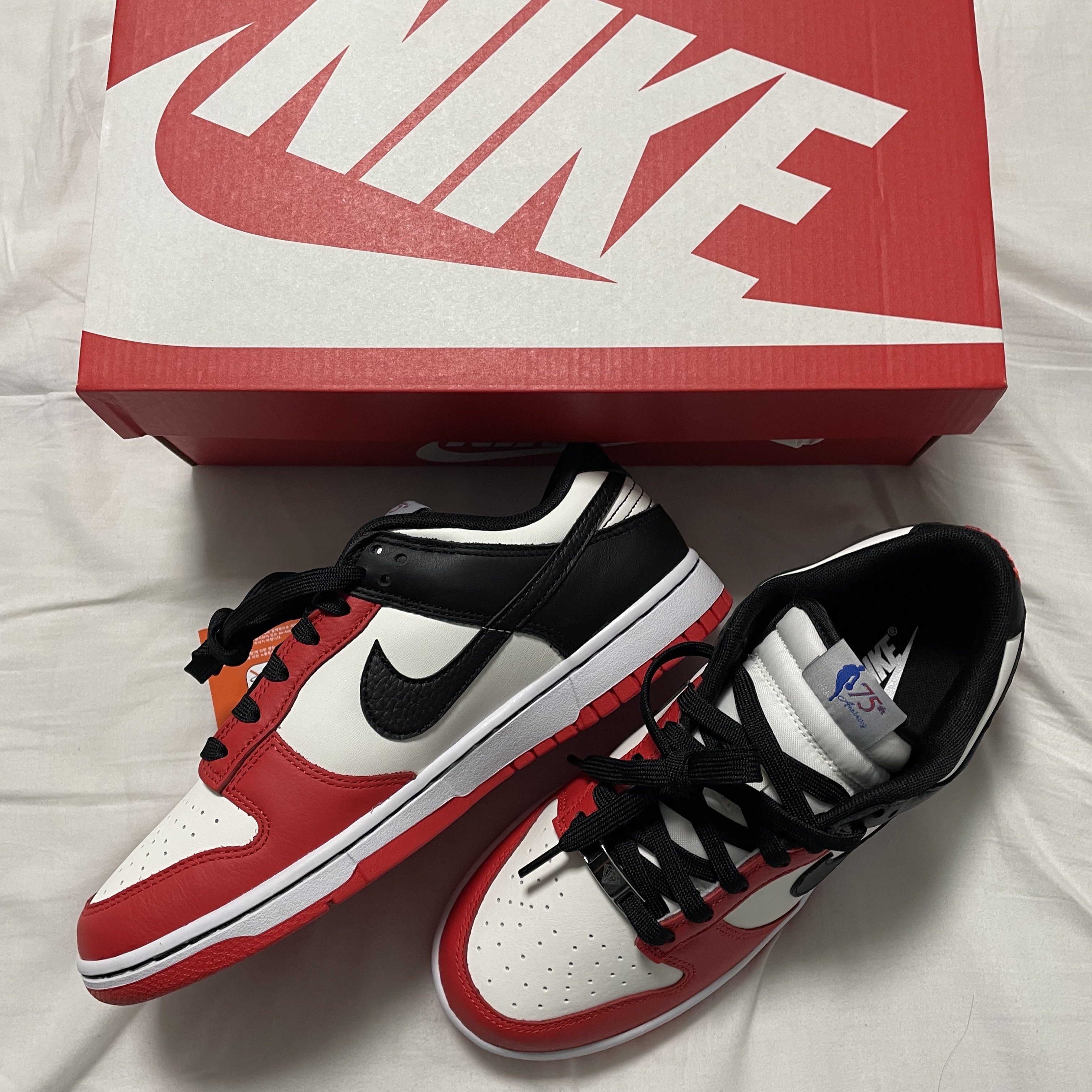 Nike x NBA Dunk Low Retro EMB Black and Chile Red 착용 스타일