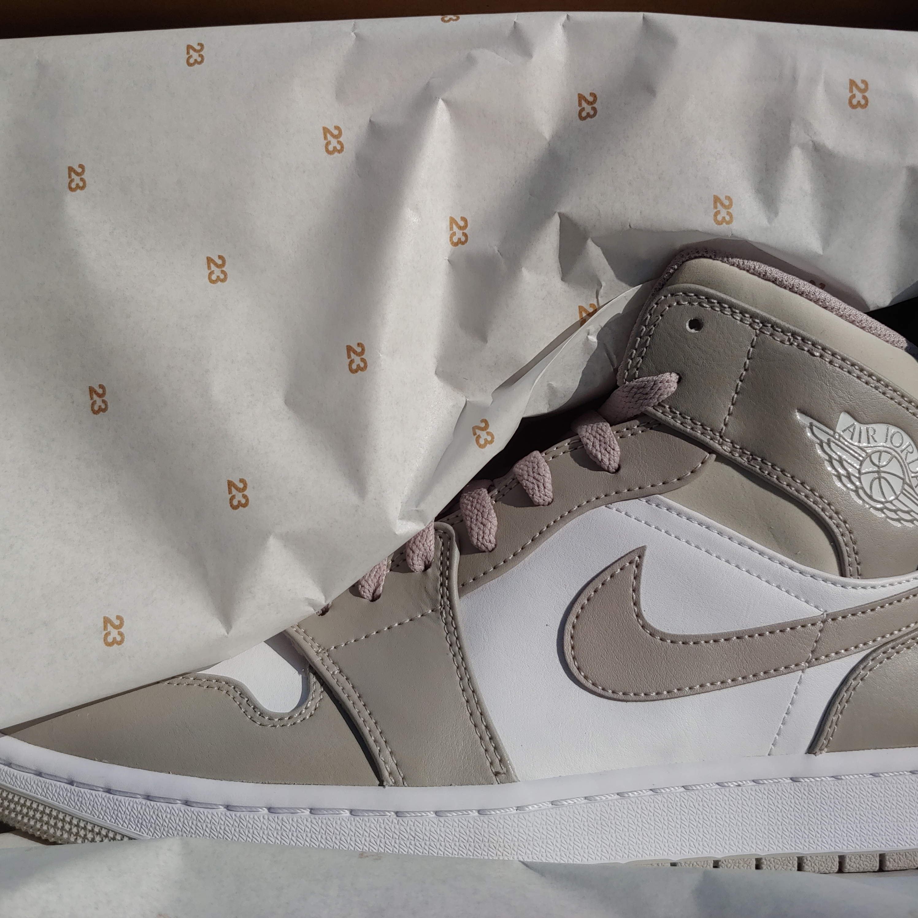 Jordan 1 Mid College Grey 착용 스타일 - 3