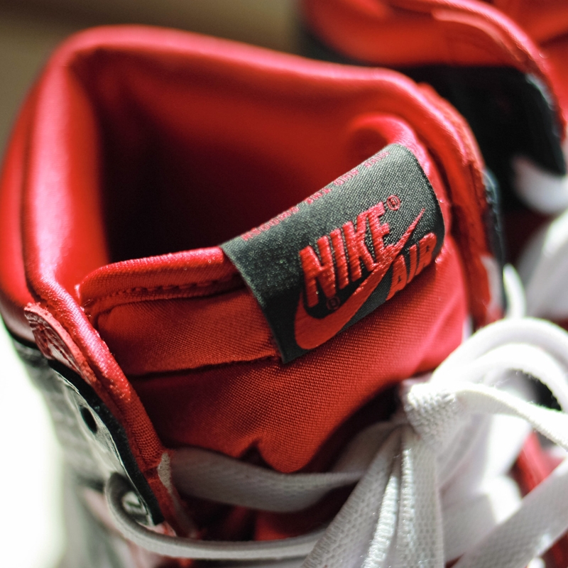 (W) Jordan 1 Retro High Satin Red 착용 스타일 - 3