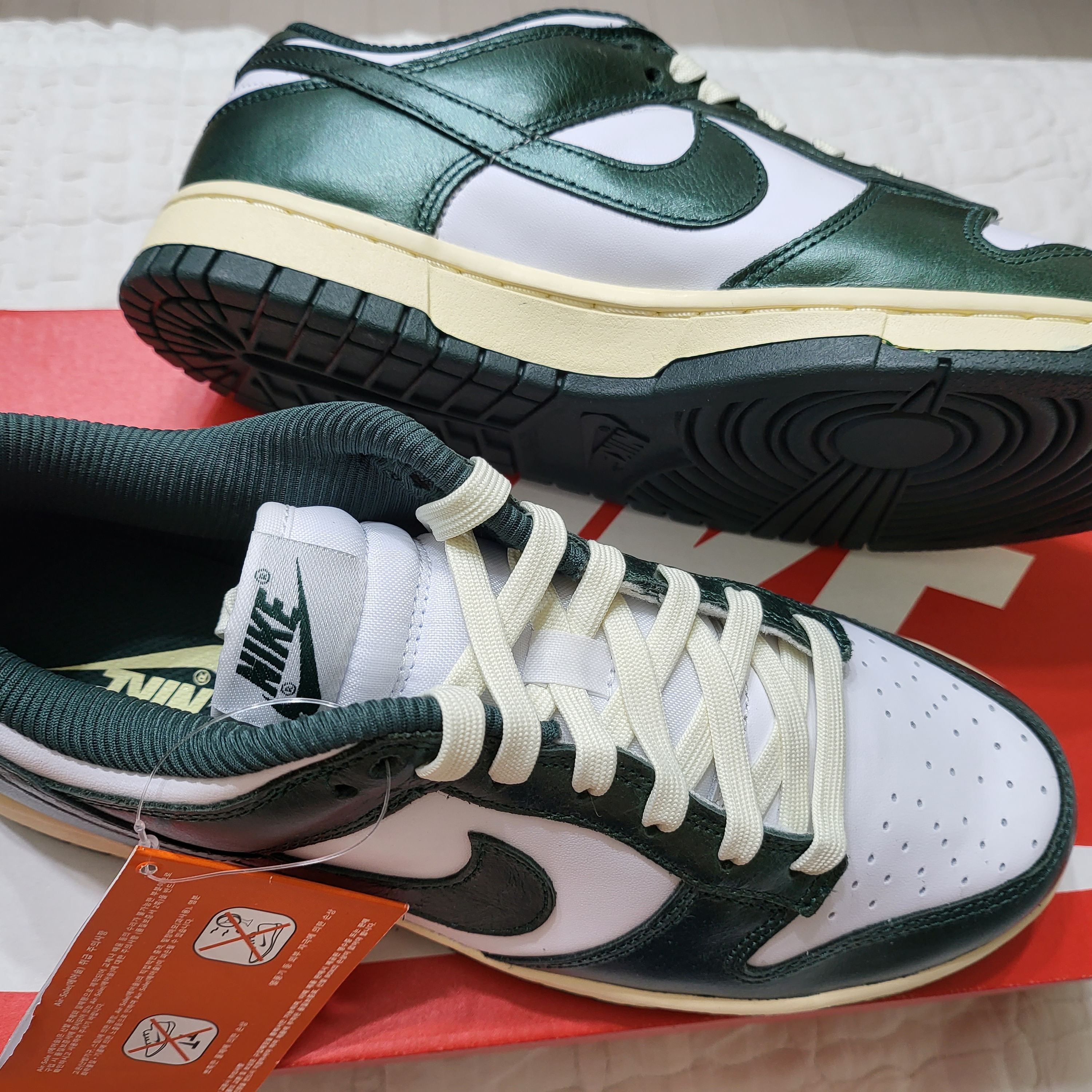 (W) Nike Dunk Low Vintage Green, Nike Dunk Low Retro Championship Court Purple 착용 스타일 - 2