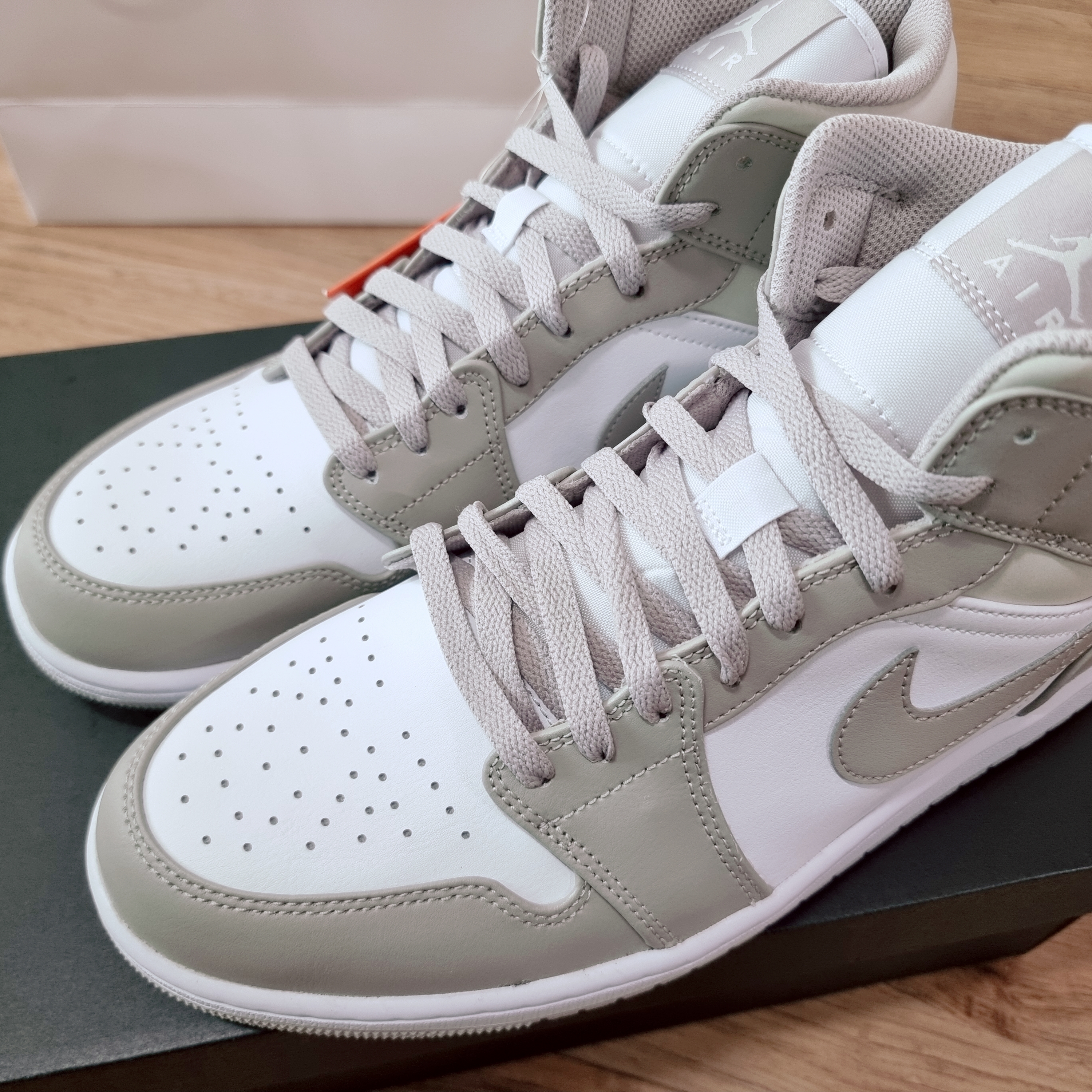 Jordan 1 Mid College Grey 착용 스타일 - 3