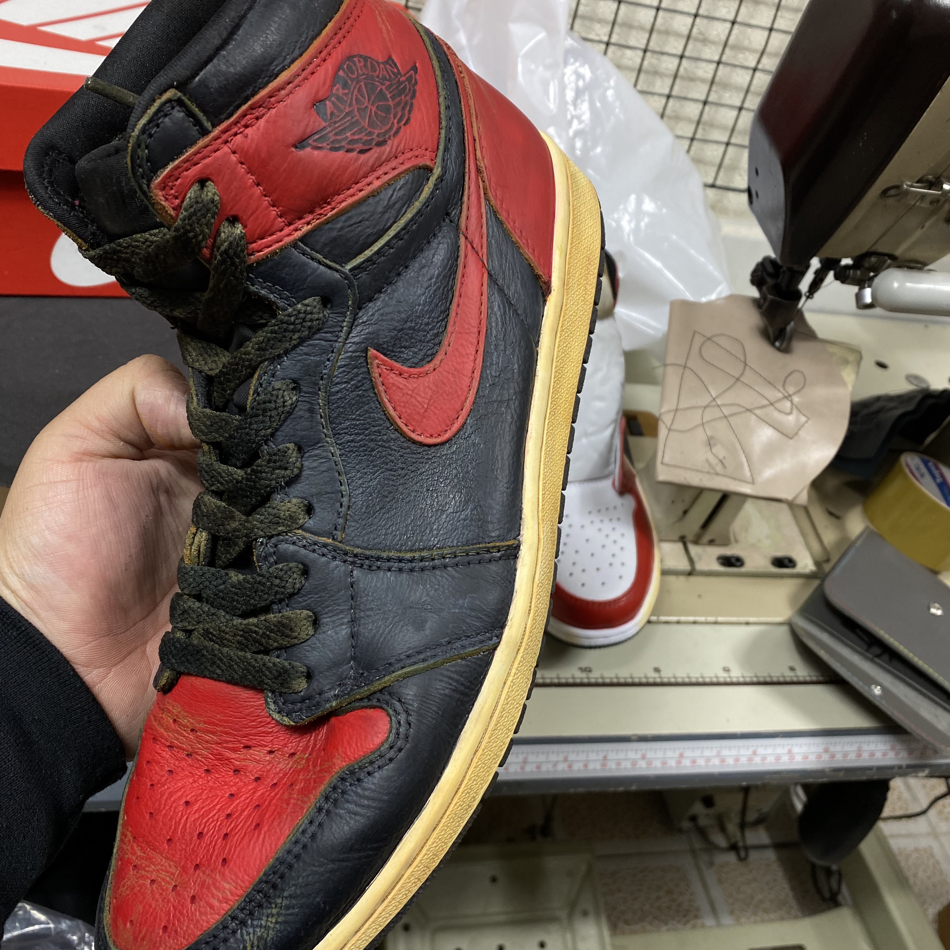 Jordan 1 Retro High OG Light Fusion Red 착용 스타일 - 1