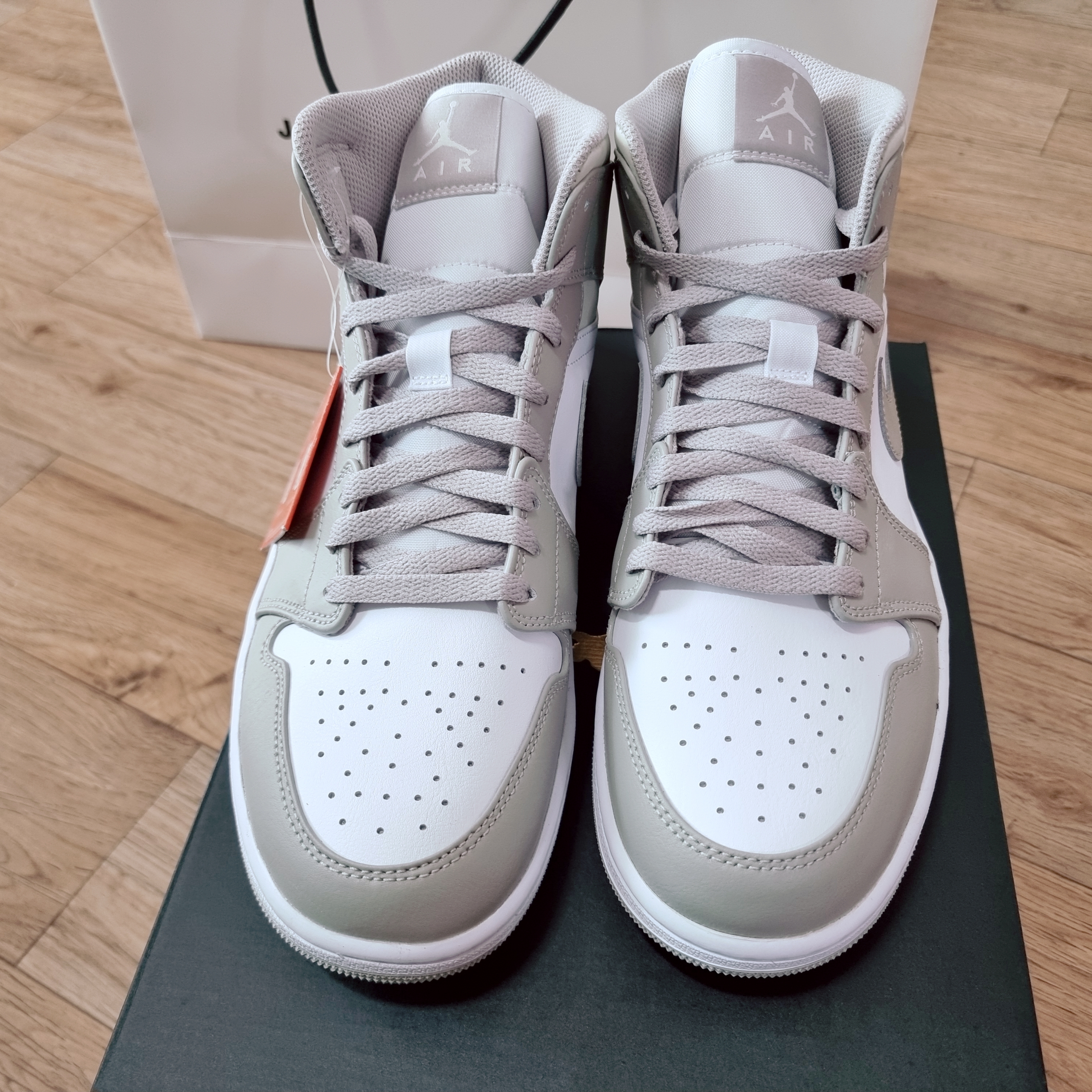 Jordan 1 Mid College Grey 착용 스타일 - 4