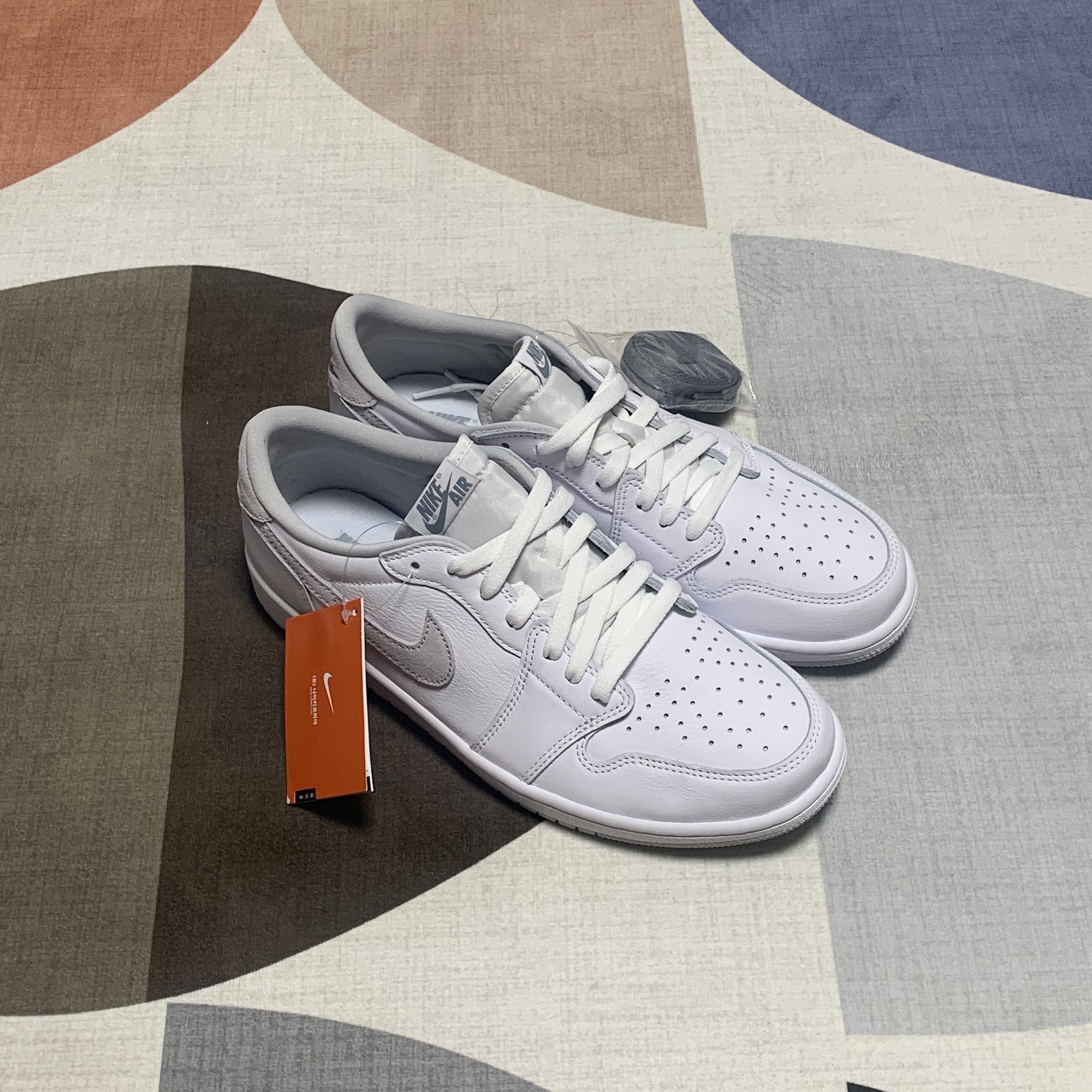 Jordan 1 Low OG Neutral Grey 착용 스타일 - 2