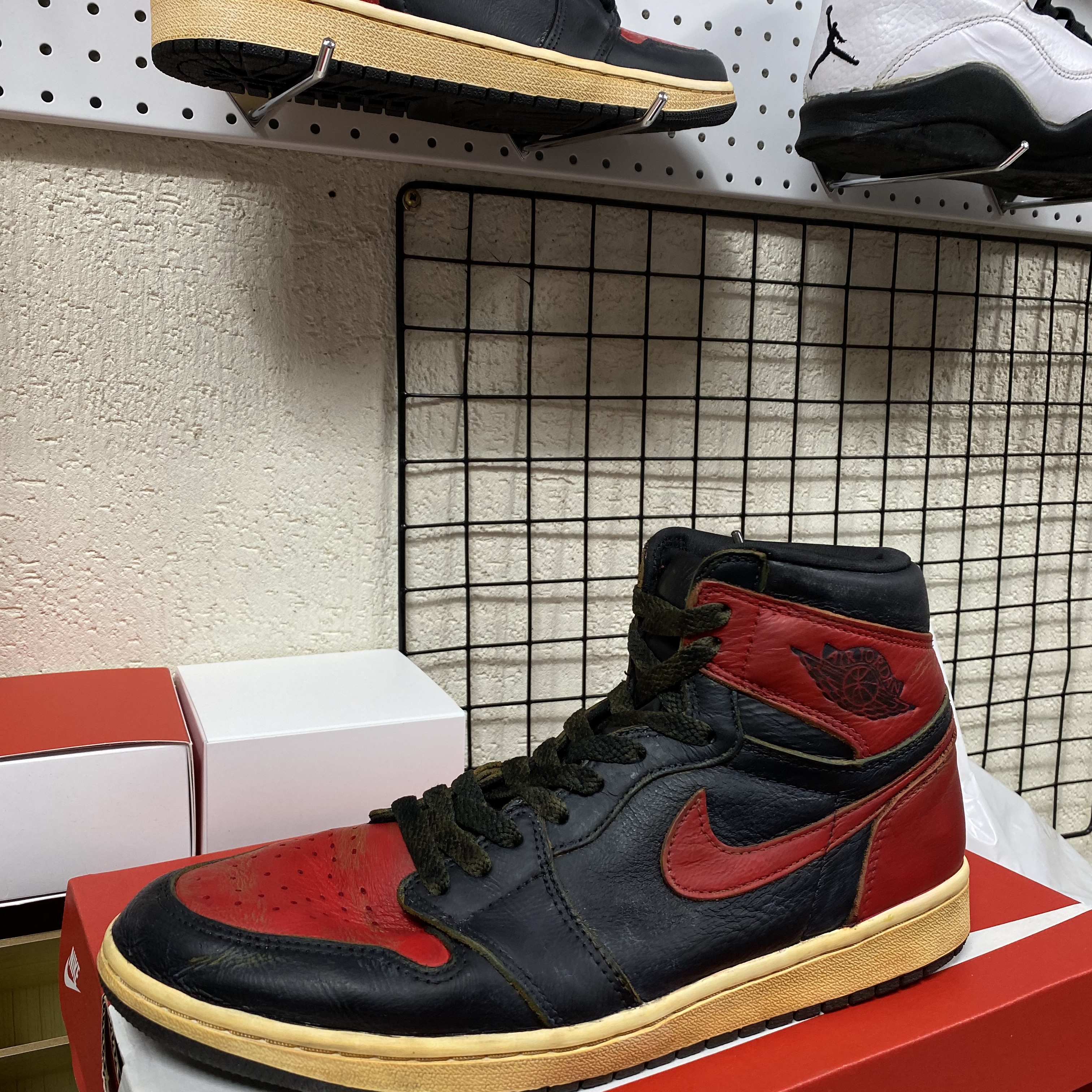 Jordan 1 Retro High OG Light Fusion Red 착용 스타일 - 2