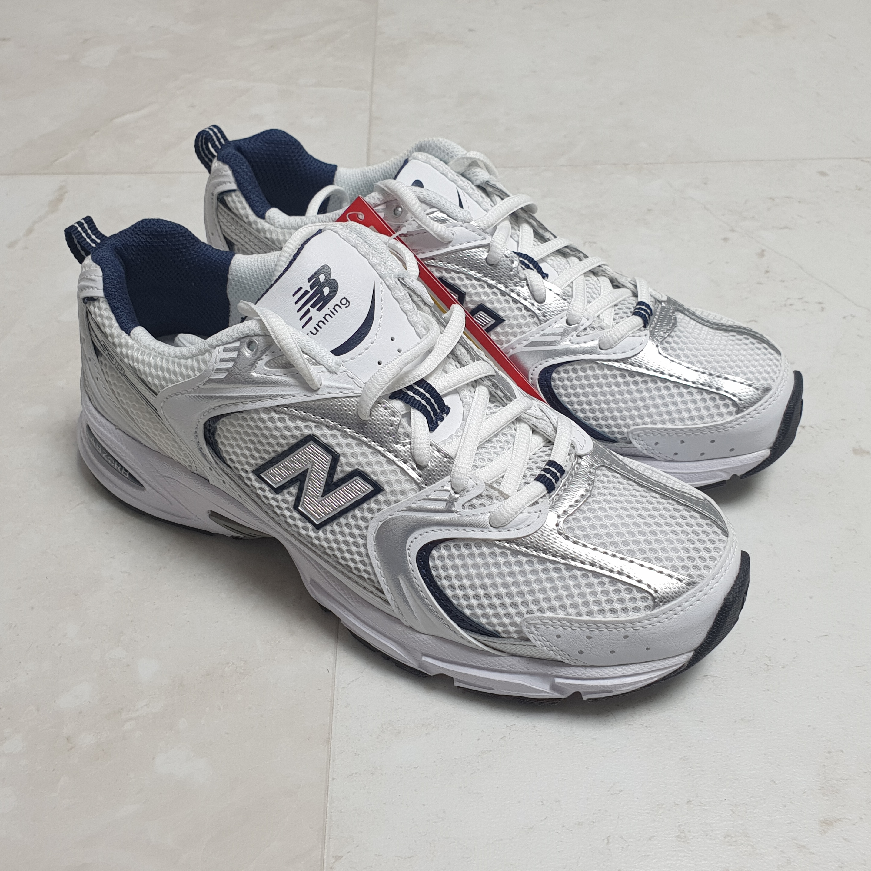 New Balance 530 White 착용 스타일 - 1