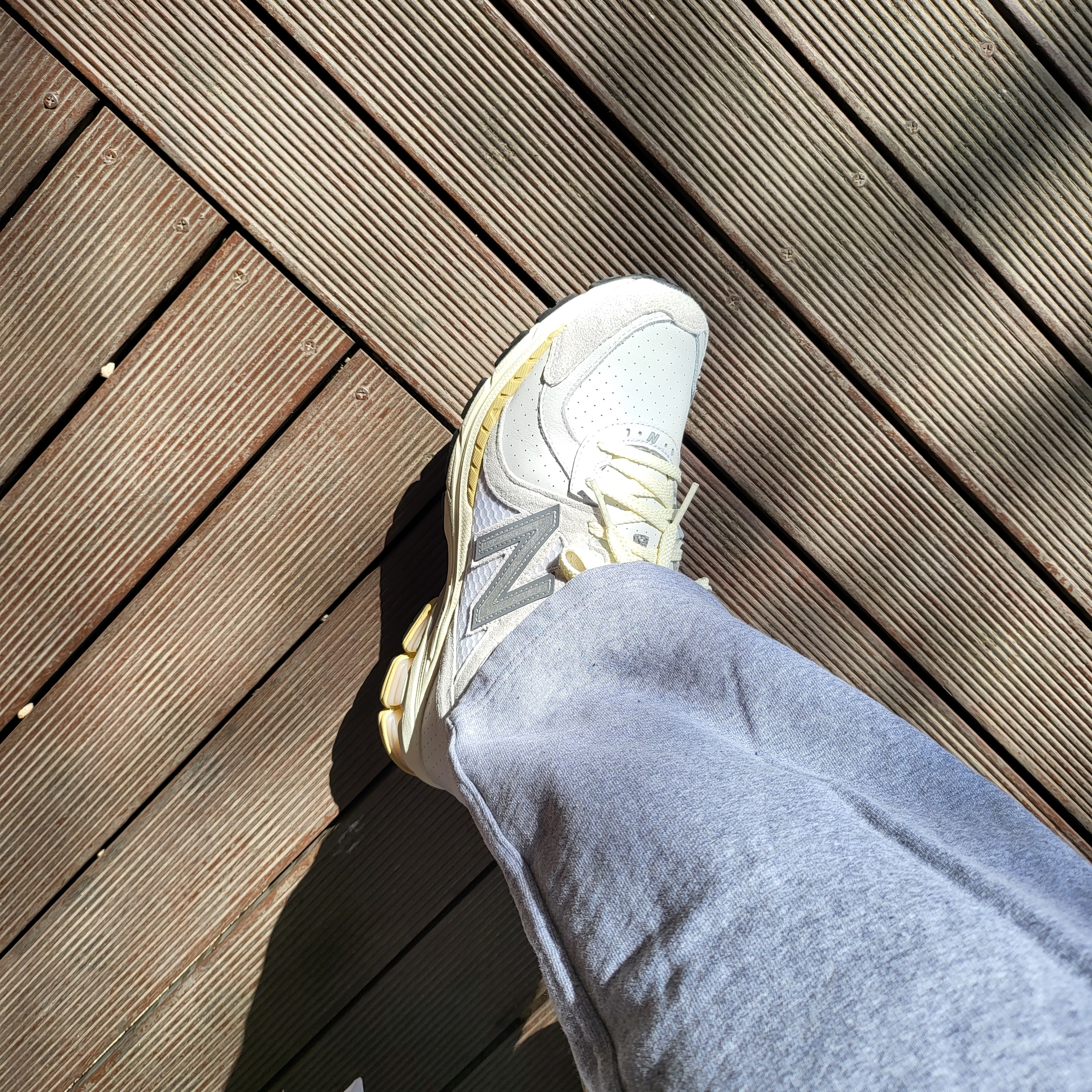 New Balance x Thisisneverthat 860v2 White 착용 스타일 - 1