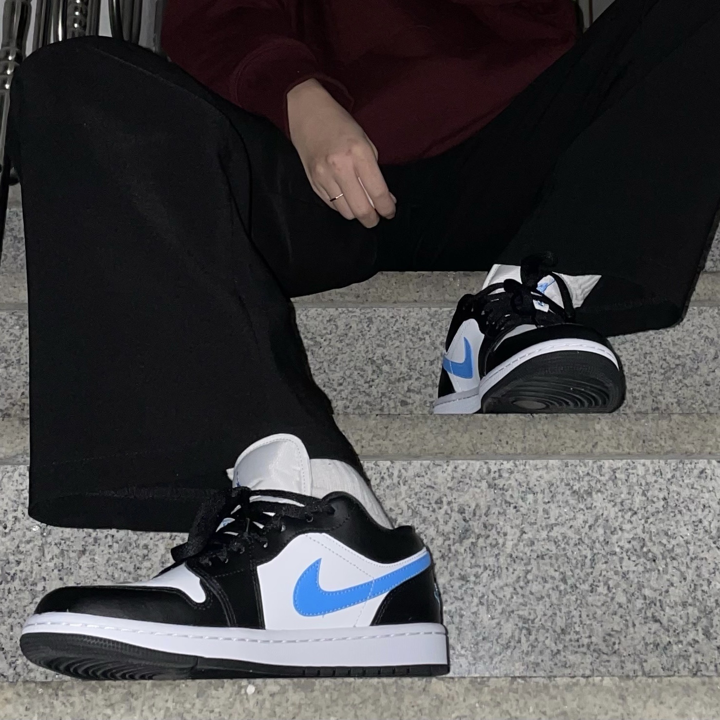 (W) Jordan 1 Low Black University Blue 착용 스타일 - 1