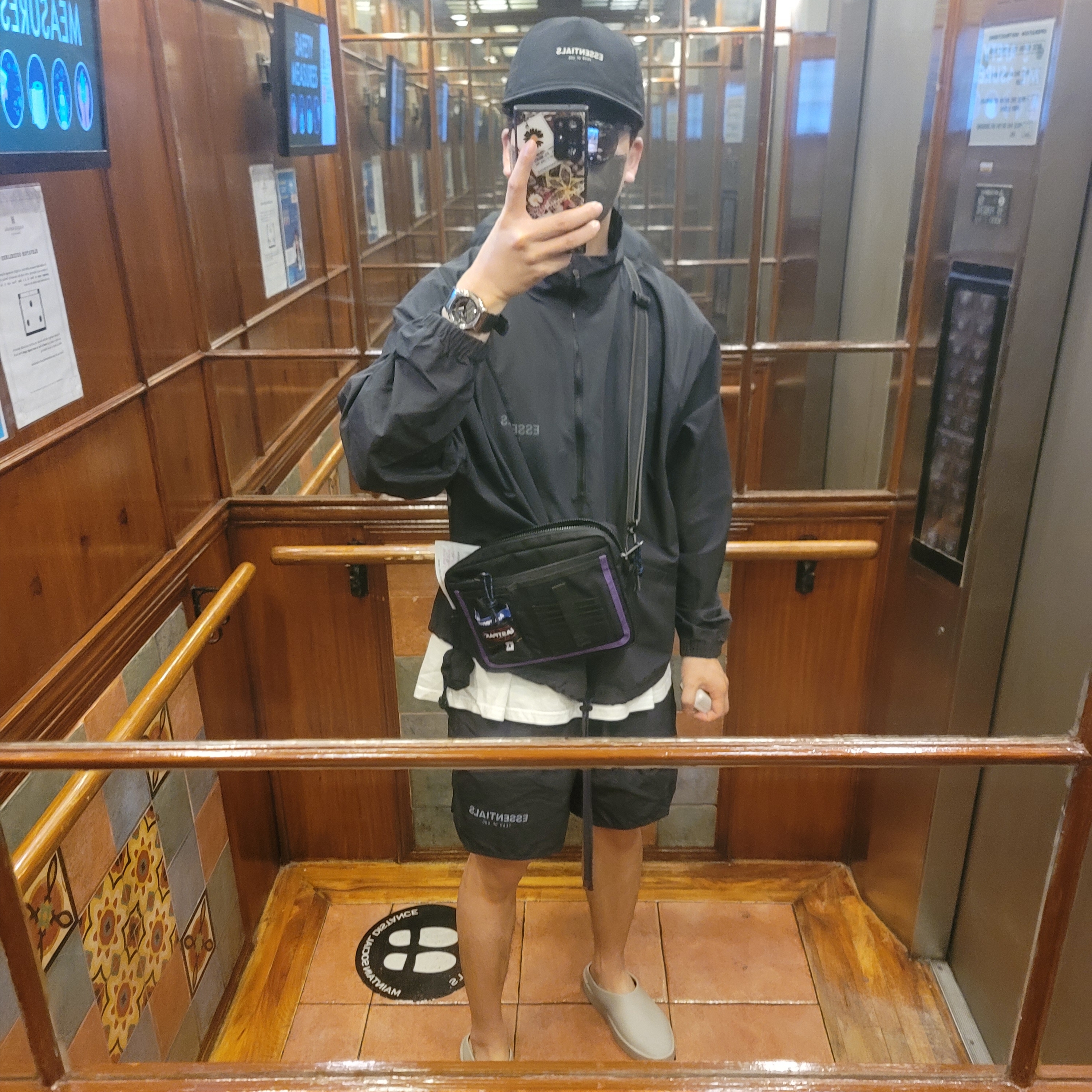 Essentials The Core Collection Pullover Hoodie Black, Essentials Volley Shorts Black - 21SS 착용 스타일 - 2