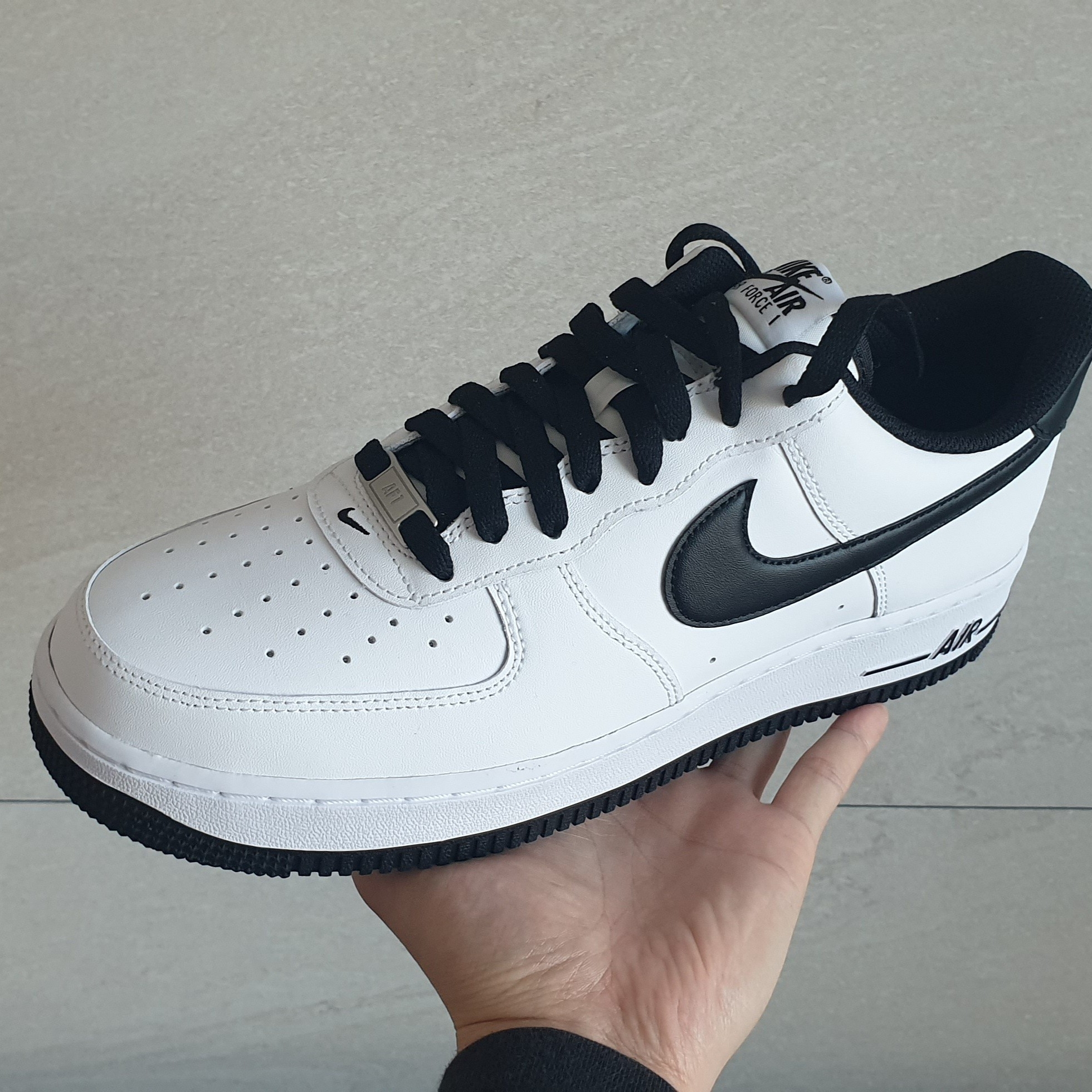 Nike Air Force 1 '07 White Black 착용 스타일 - 2