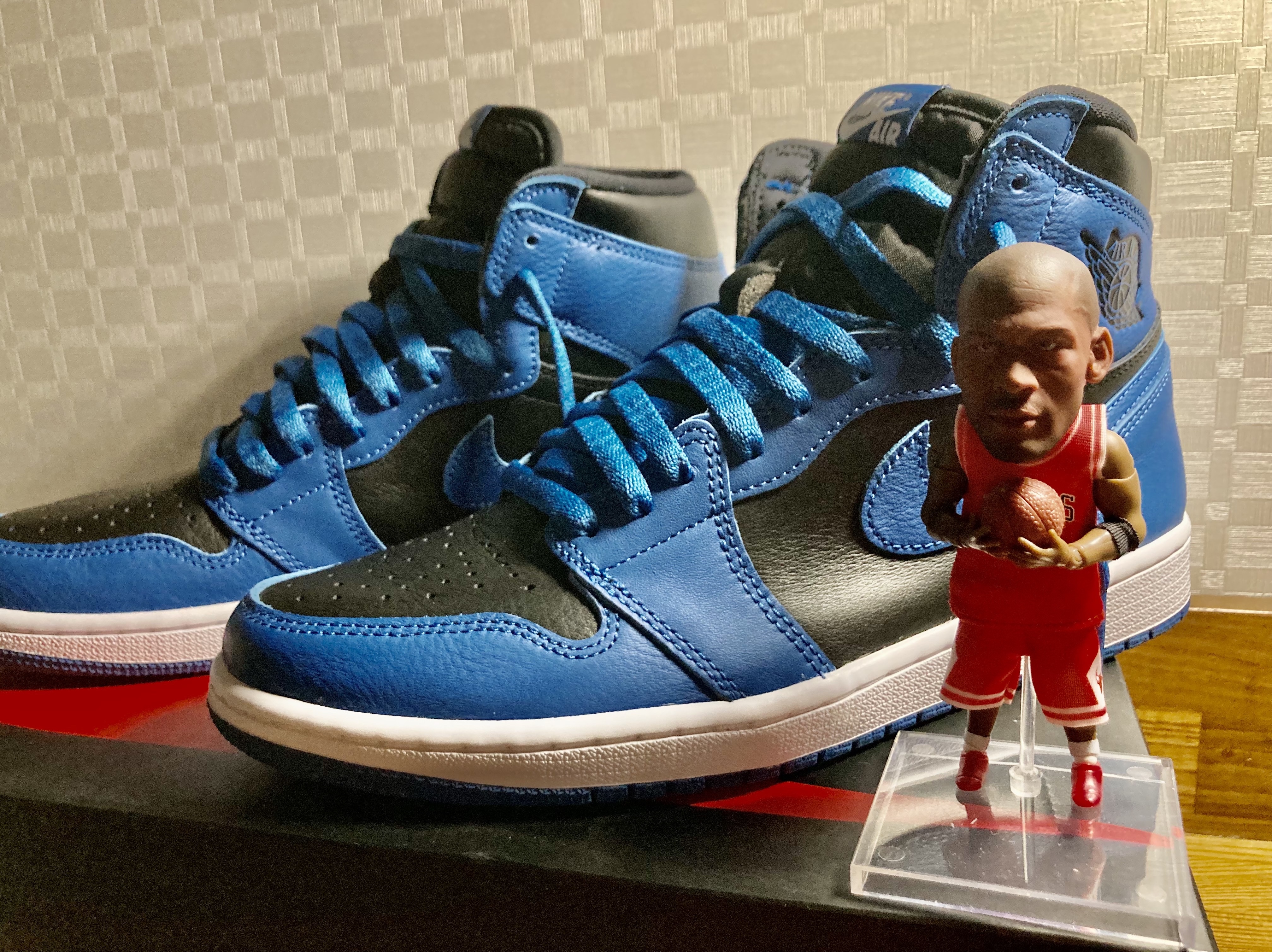 Jordan 1 Retro High OG Dark Marina Blue 착용 스타일 - 1