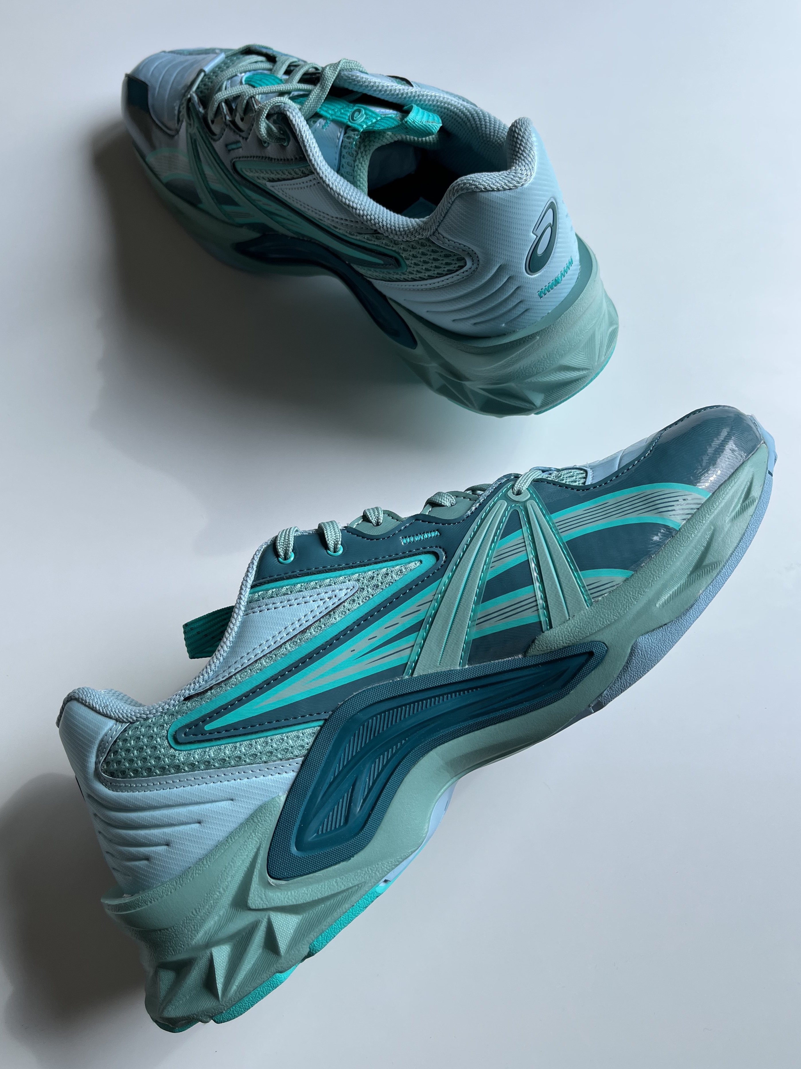Asics HN2-S Protoblast Shaded Spruce 착용 스타일