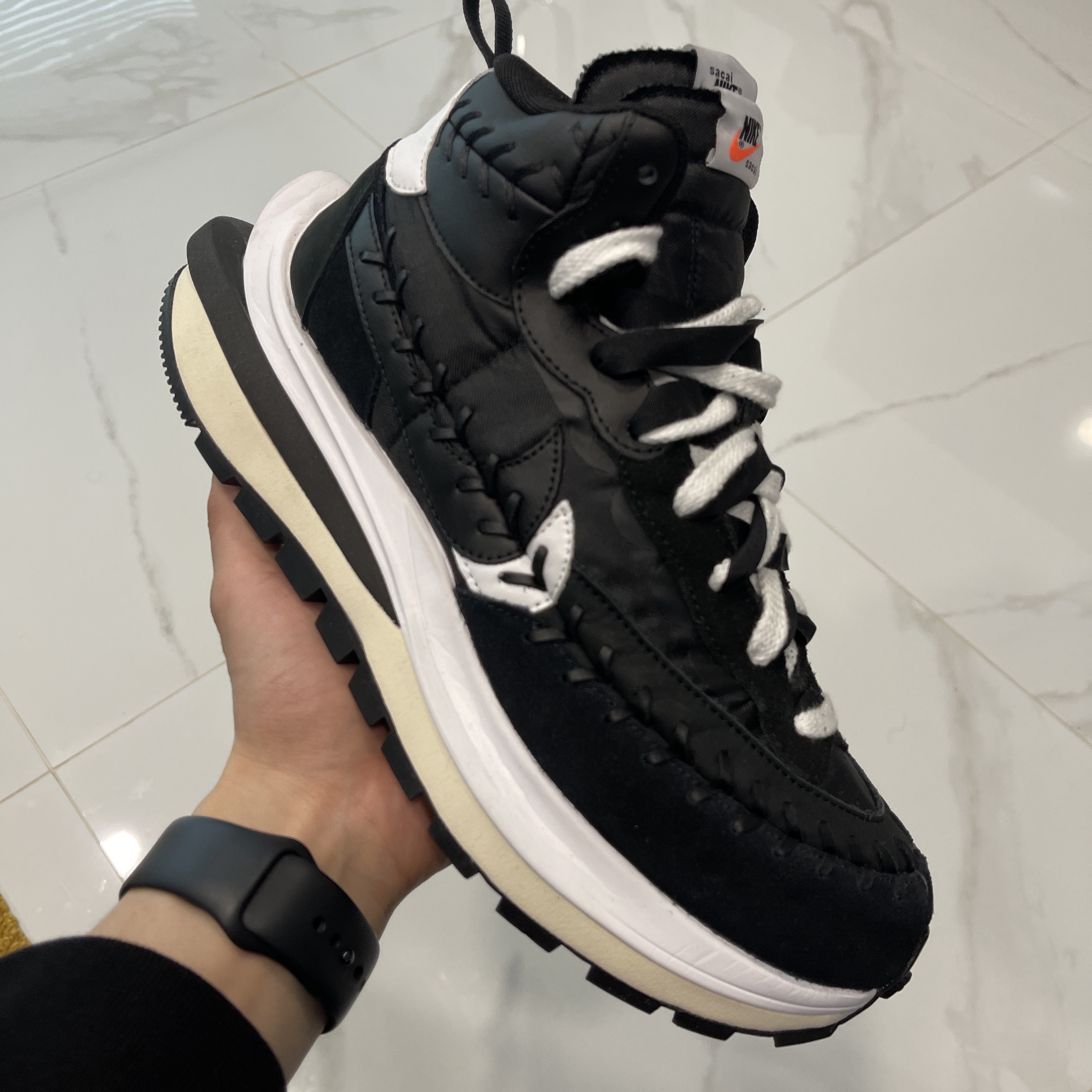Nike x Sacai x Jean Paul Gaultier VaporWaffle Black White, Nike x Sacai VaporWaffle Royal Fuchsia 착용 스타일 - 2