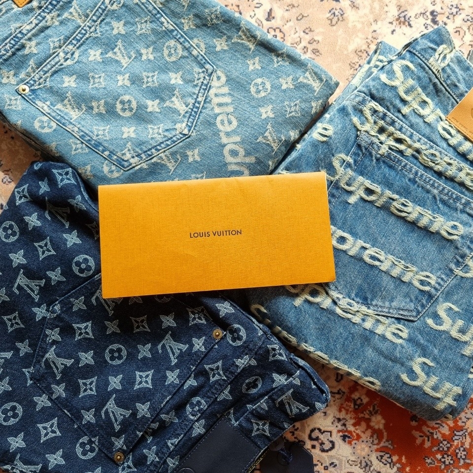 Supreme Frayed Logos Regular Jean Blue - 21SS 착용 스타일
