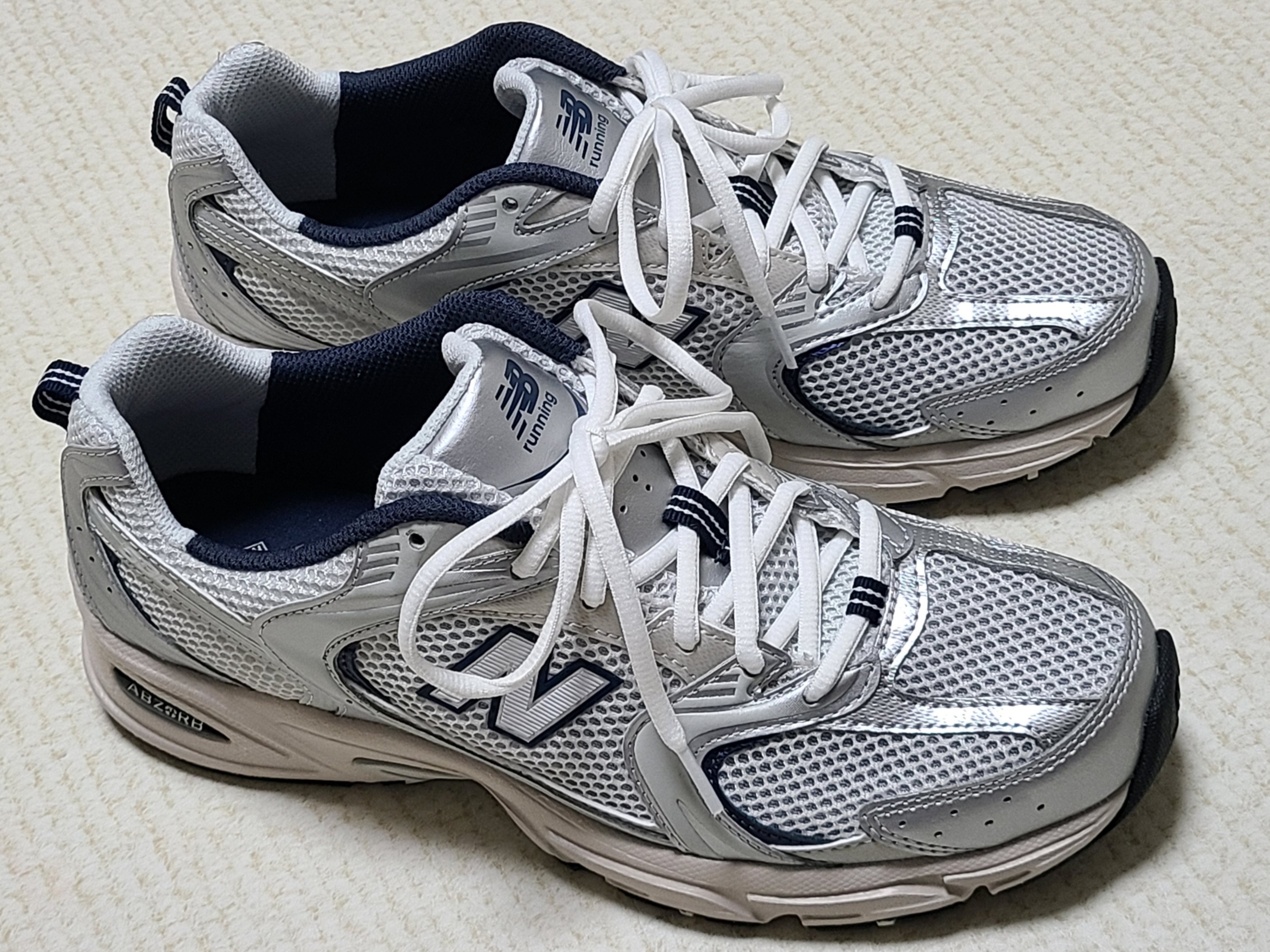New Balance 530 Steel Grey 착용 스타일