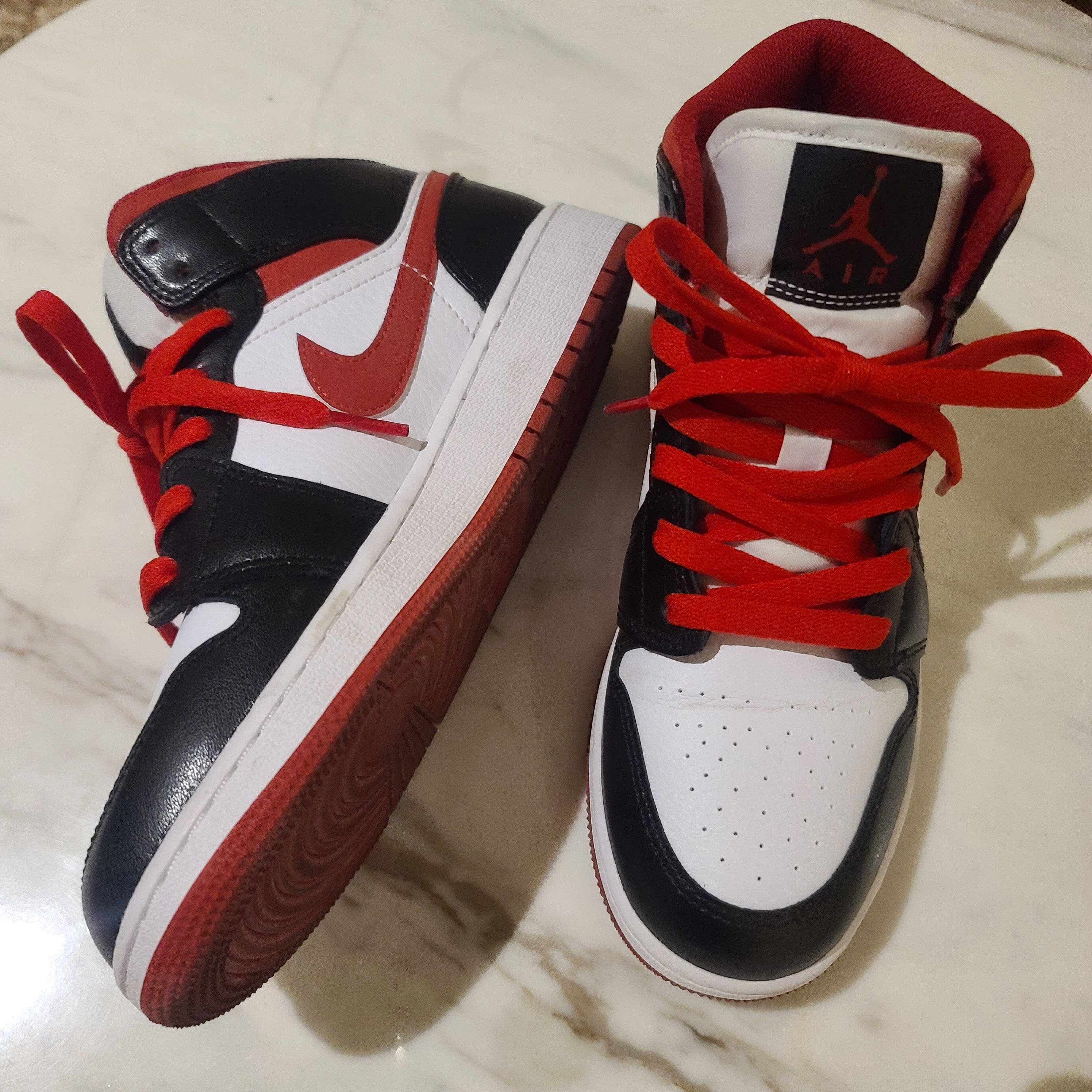 Jordan 1 Mid Gym Red Black White, (GS) Jordan 1 Mid Gym Red Black White 착용 스타일 - 1