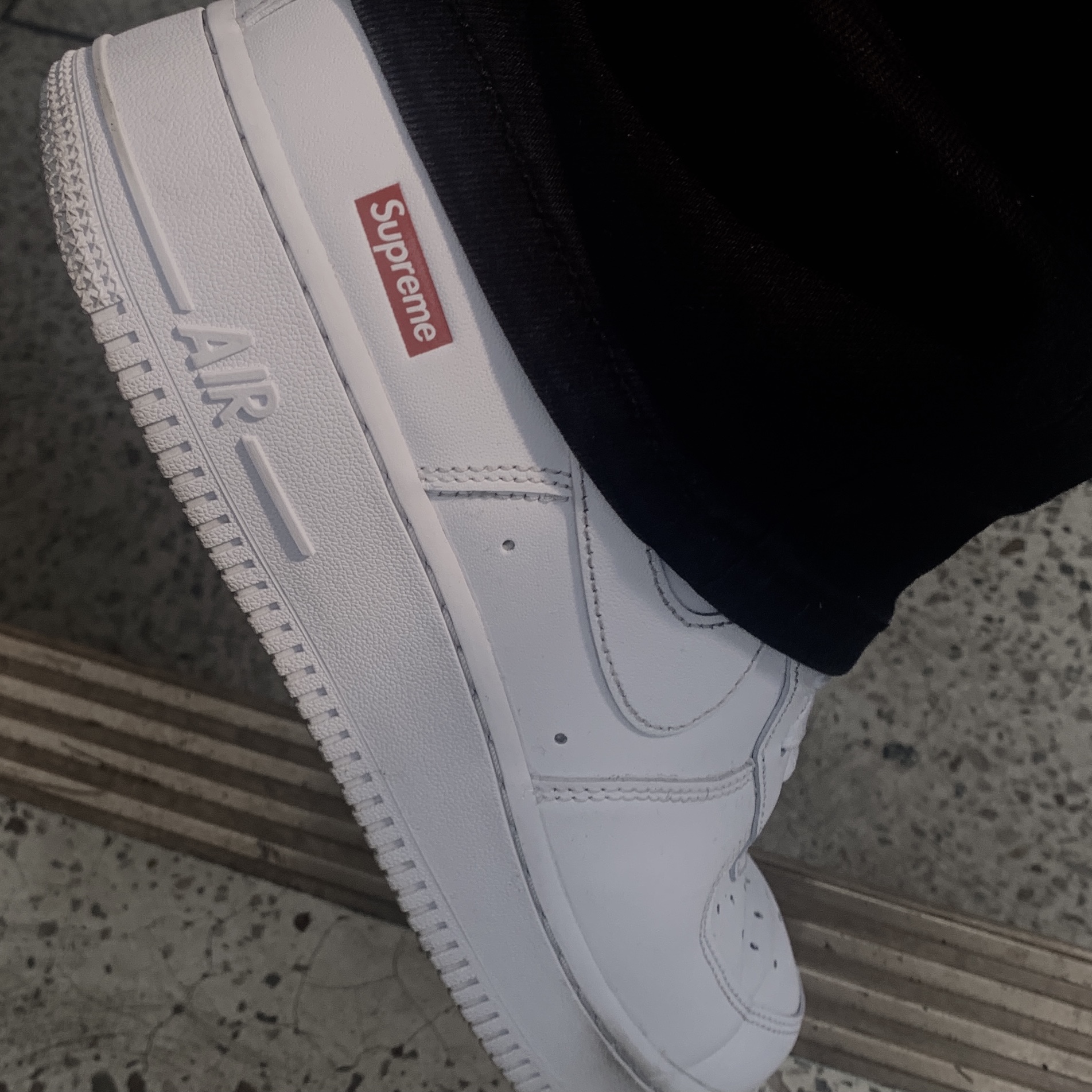 Nike x Supreme Air Force 1 Low White 착용 스타일