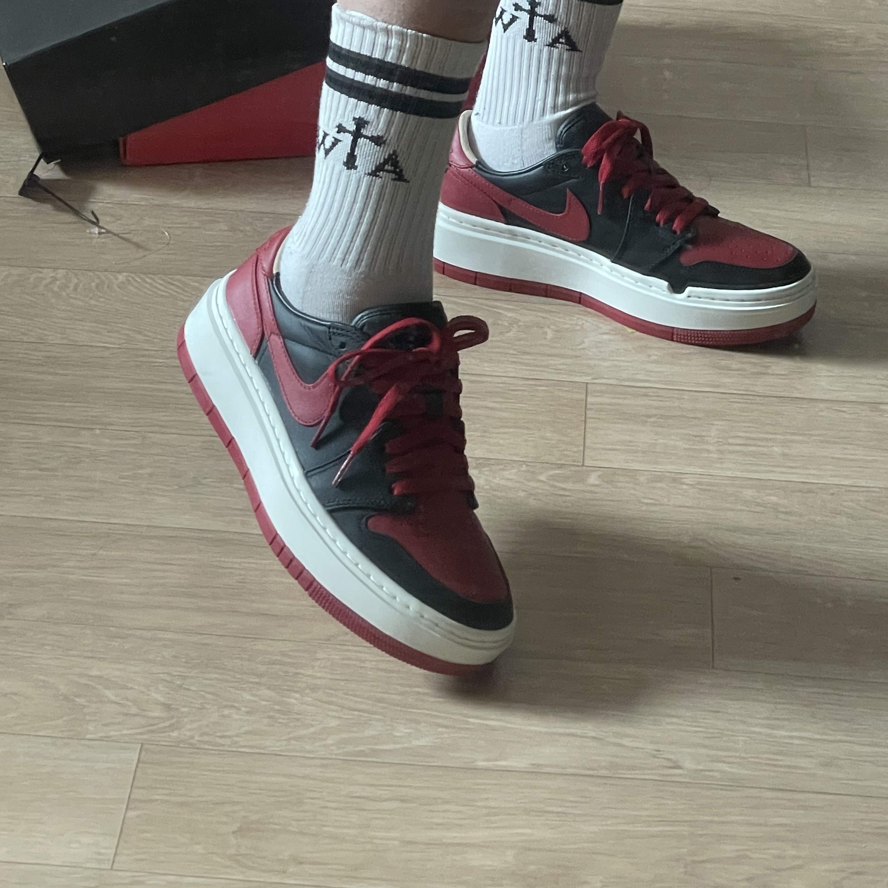 (W) Jordan 1 Elevate Low SE Bred 착용 스타일 - 2