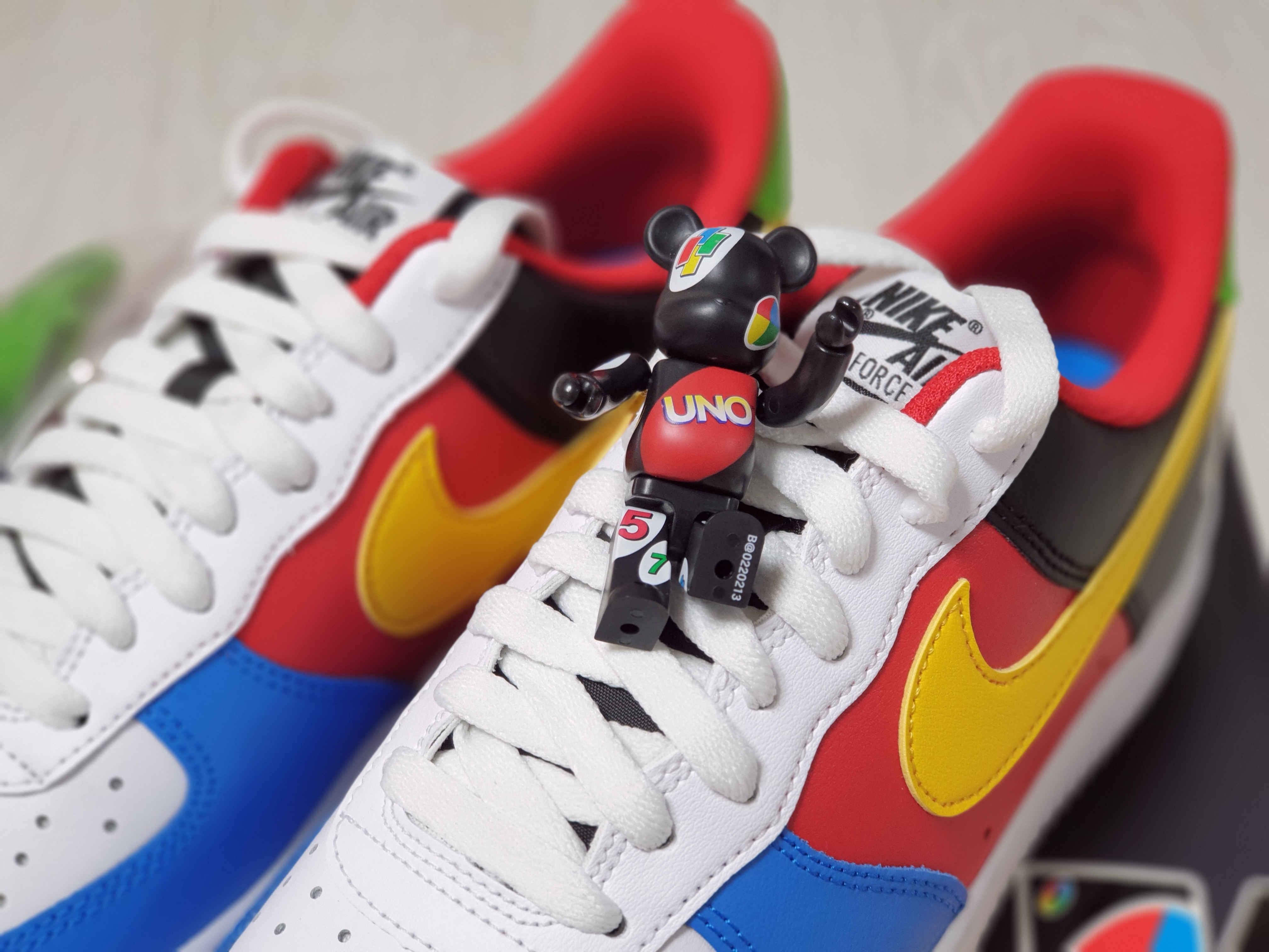 Nike x UNO Air Force 1 '07 QS White Yellow Zest 착용 스타일 - 2