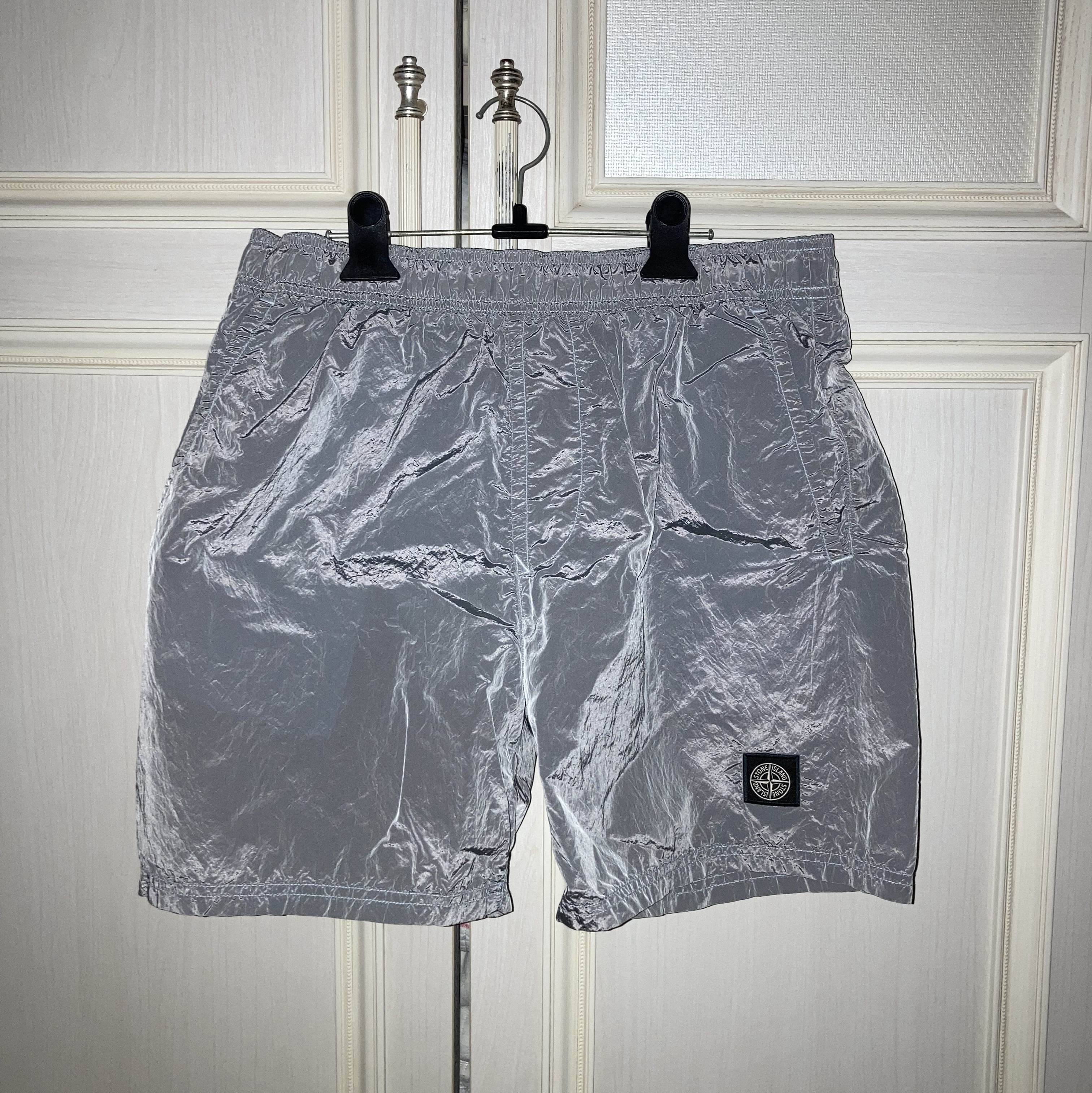 Stone Island B0943 Nylon Metal Swimming Trunk Sky Blue - 21SS, Stone Island B0943 Nylon Metal Swimming Trunk Dark Grey - 21SS 착용 스타일 - 3