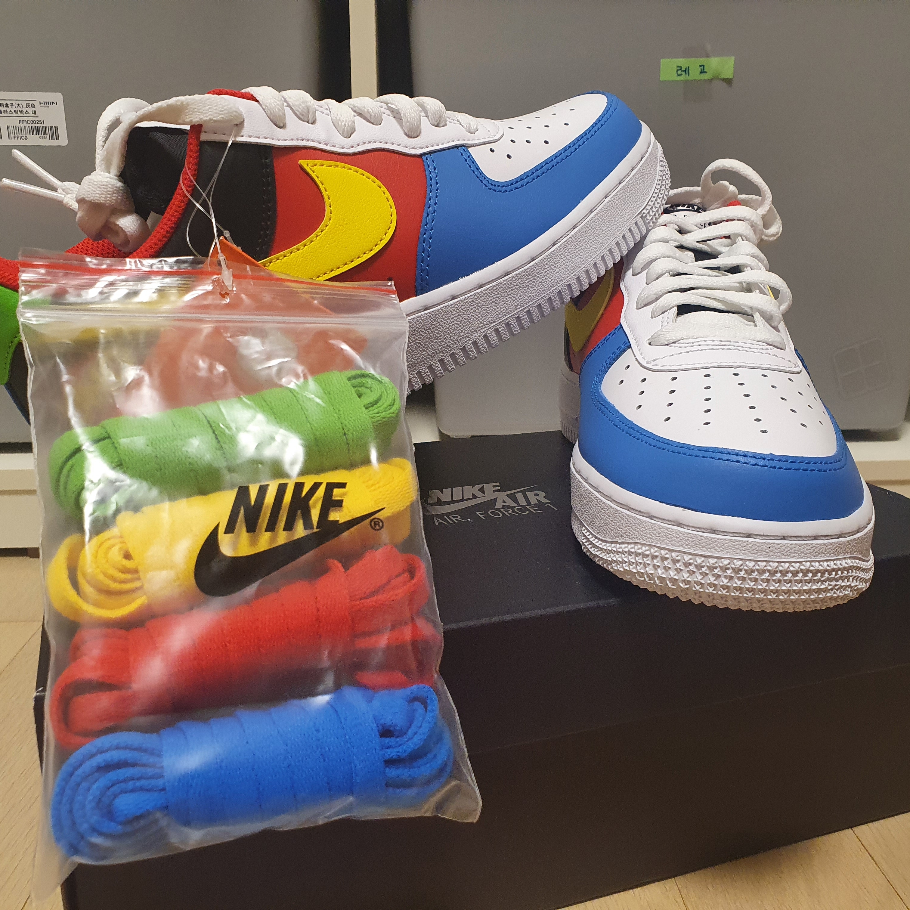 Nike x UNO Air Force 1 '07 QS White Yellow Zest 착용 스타일