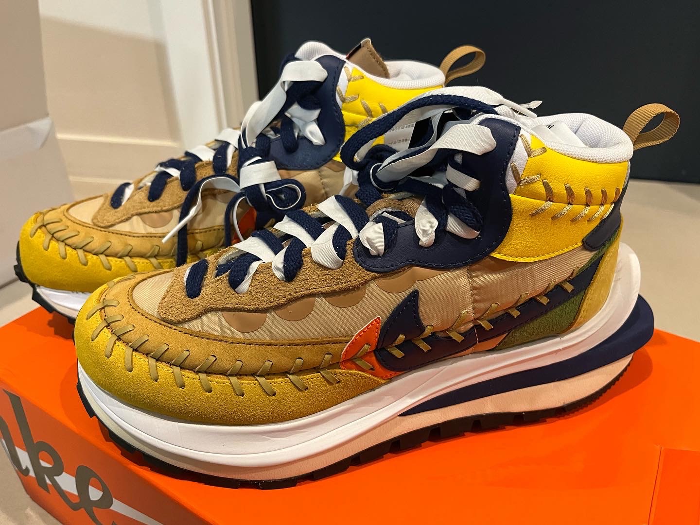 Nike x Sacai x Jean Paul Gaultier VaporWaffle Sesame Blue Void 착용 스타일 - 1