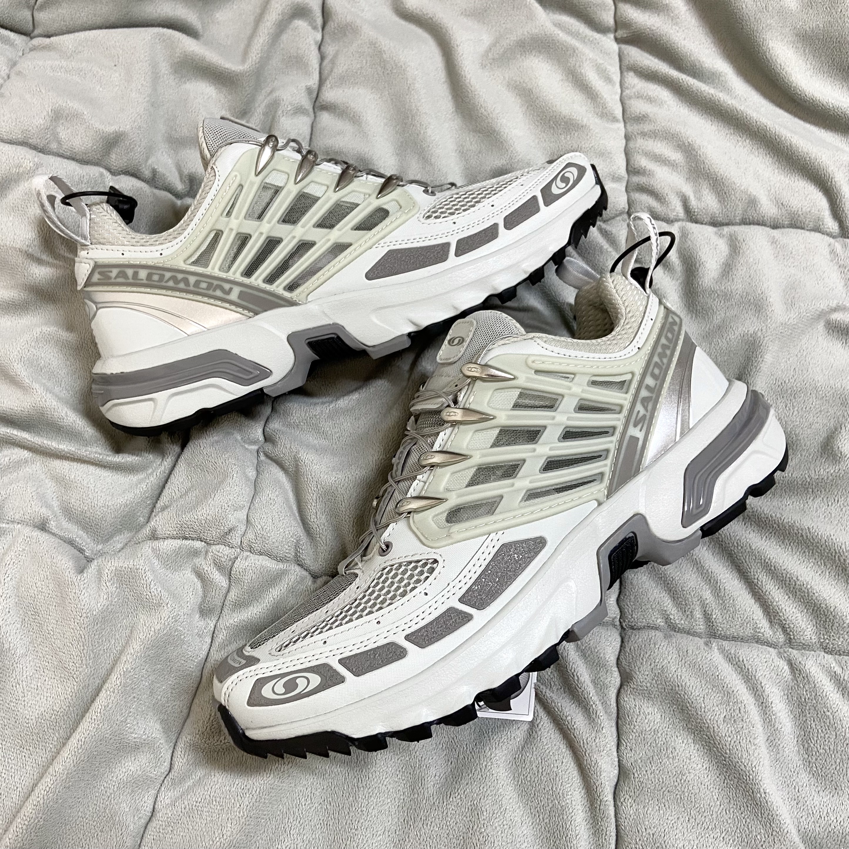 Salomon ACS Pro ADV Metal Frost Grey, Salomon ACS Pro ADV Triple Black 착용 스타일 - 1