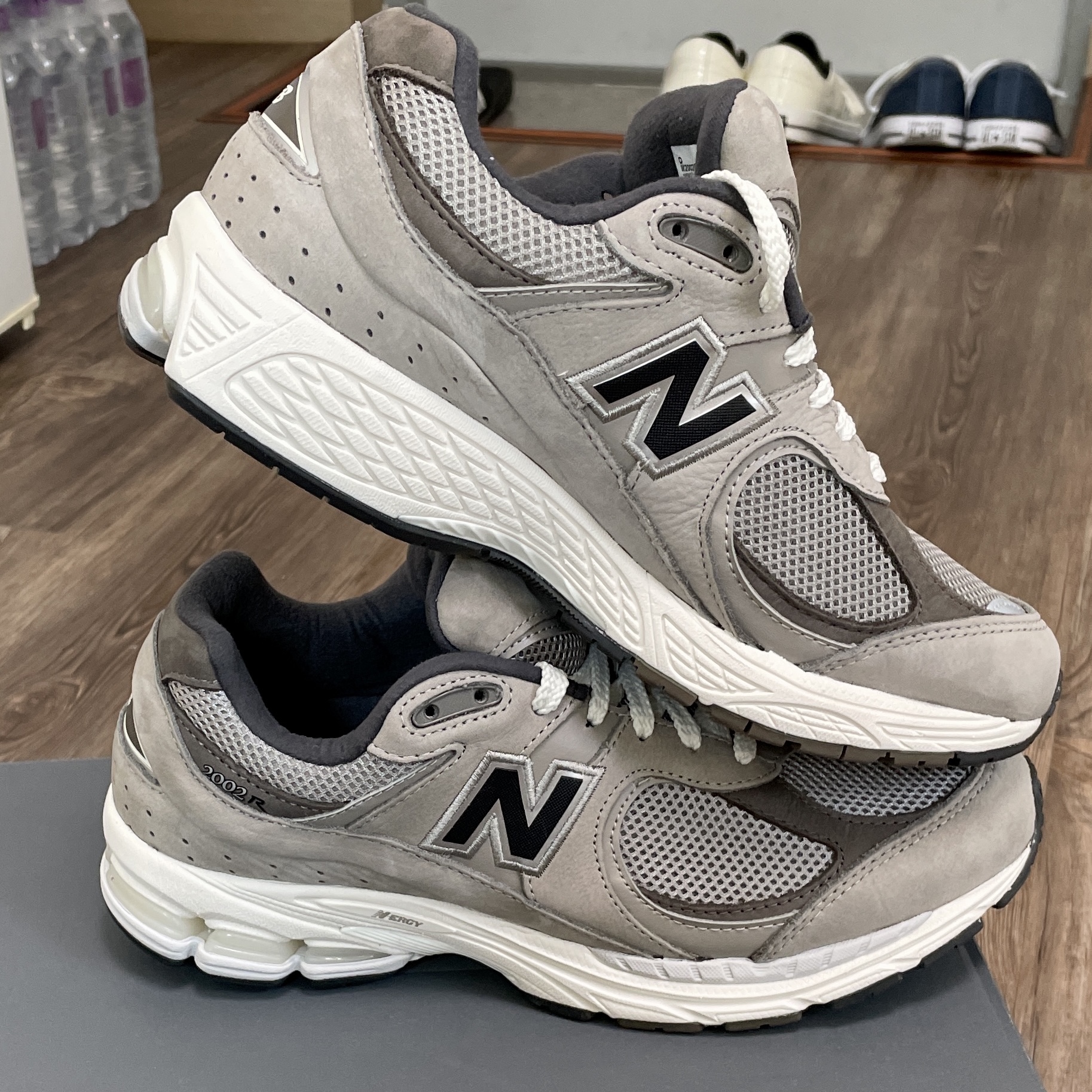 New Balance 2002 Warm Alpaca 착용 스타일 - 2