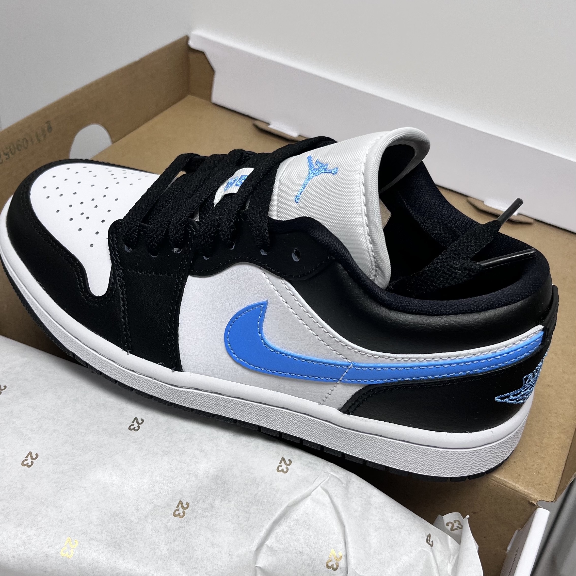 (W) Jordan 1 Low Black University Blue 착용 스타일 - 2