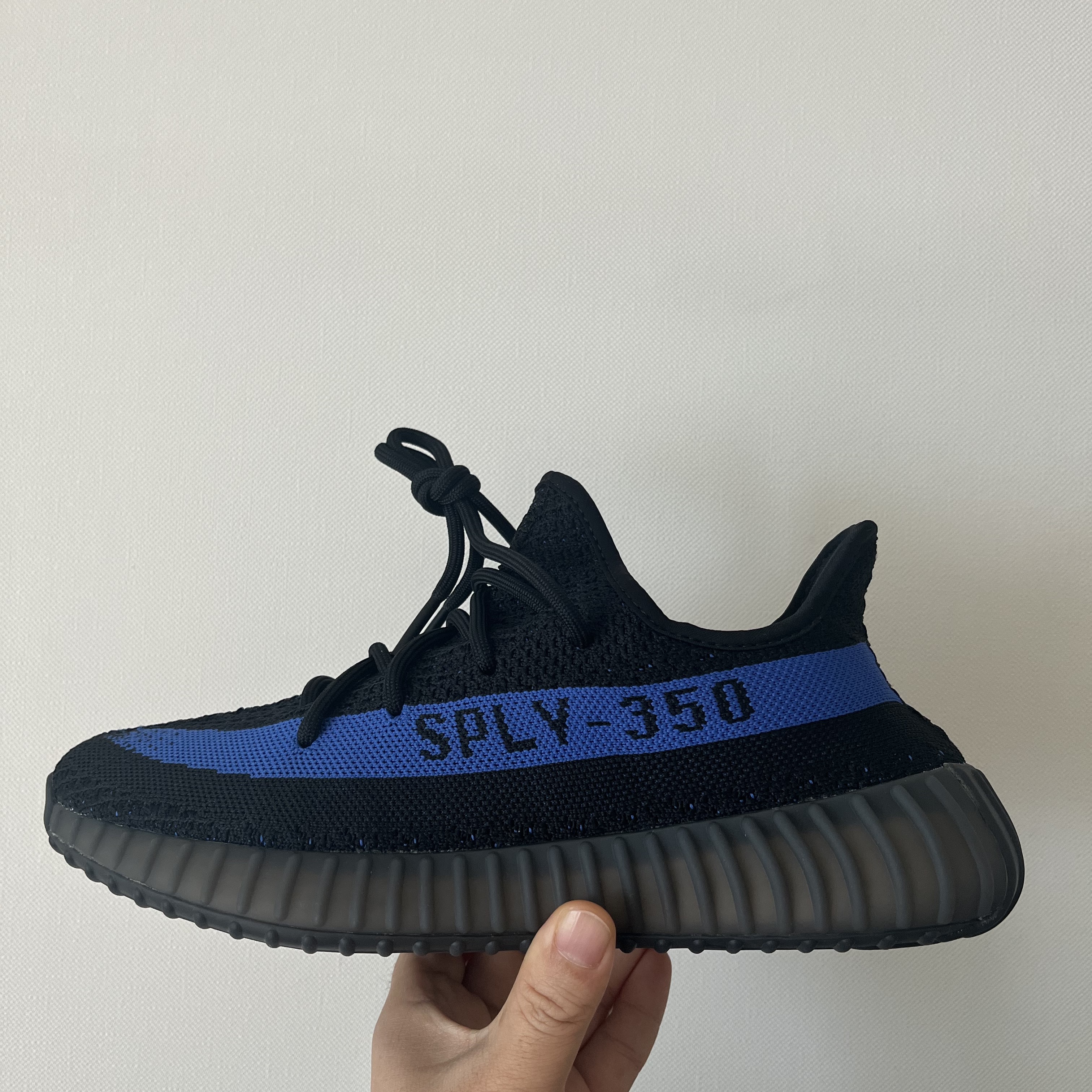 Adidas Yeezy Boost 350 V2 Dazzling Blue, (Kids) Adidas Yeezy Boost 350 V2 Dazzling Blue 착용 스타일 - 1