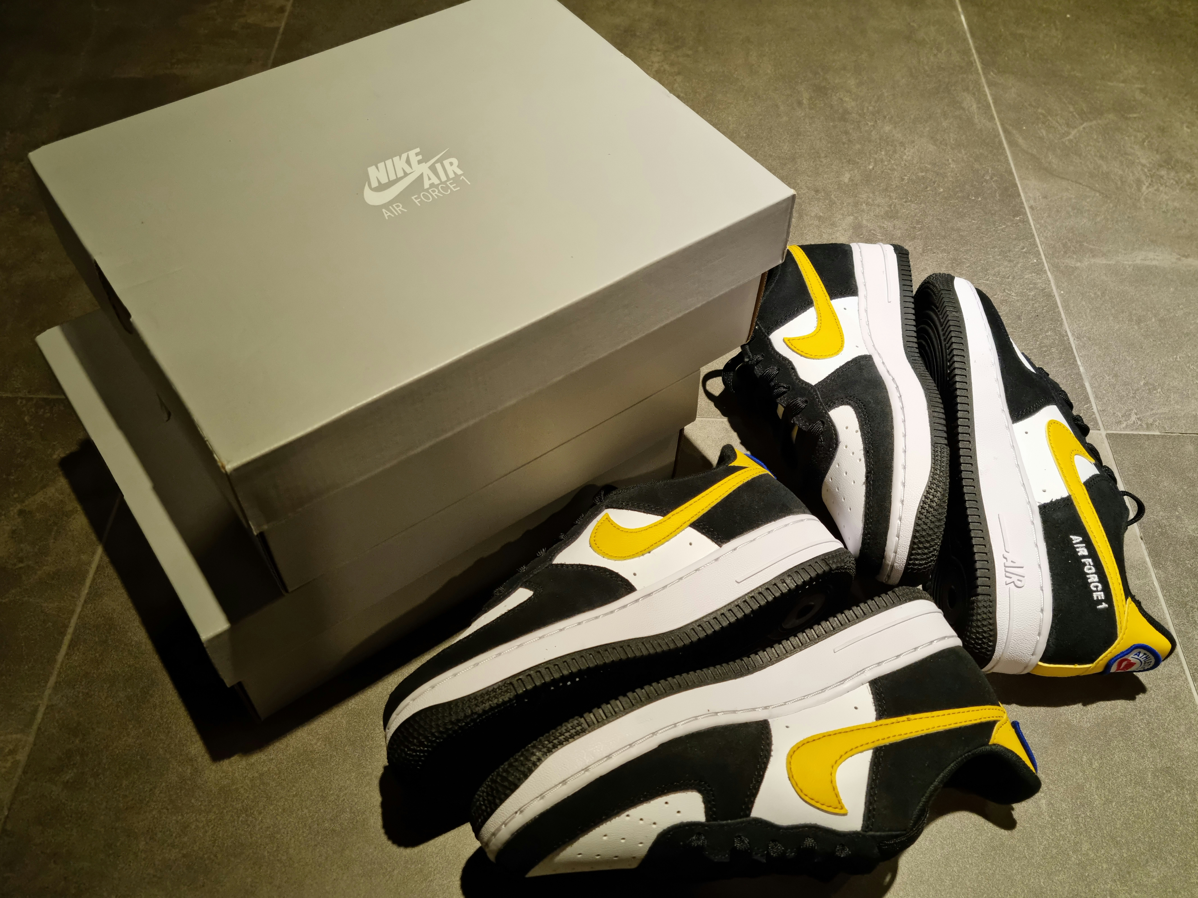 (GS) Nike Air Force 1 LV8 Athletic Club Black Dark Sulfur 착용 스타일 - 3