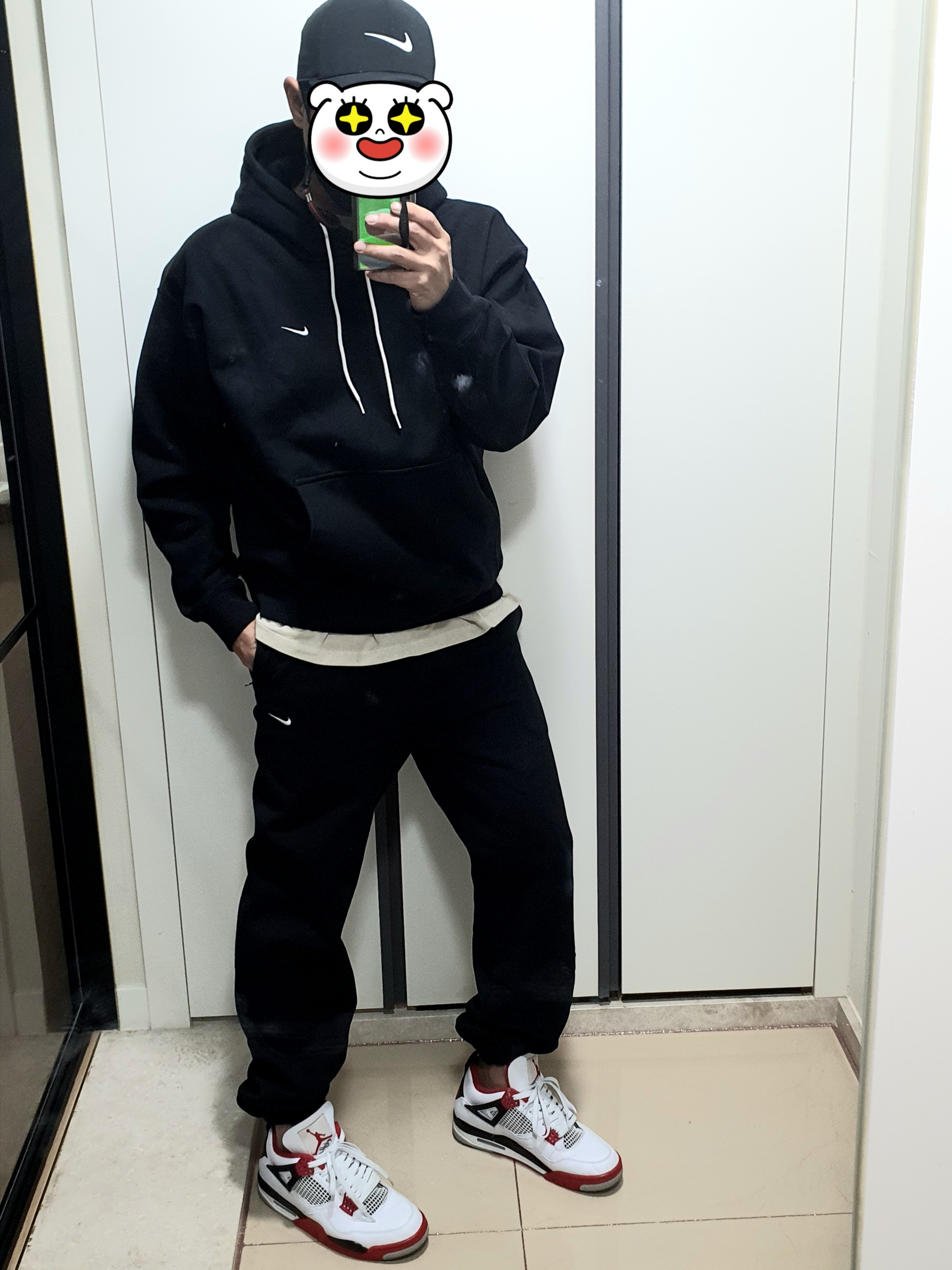 Nike NRG Solo Swoosh Fleece Hoodie Black White - US/EU, Jordan 4 Retro OG Fire Red 2020 착용 스타일 - 1
