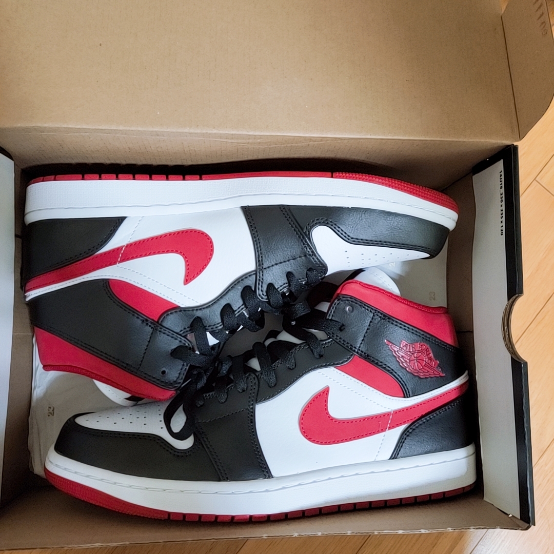 Jordan 1 Mid Gym Red Black White 착용 스타일