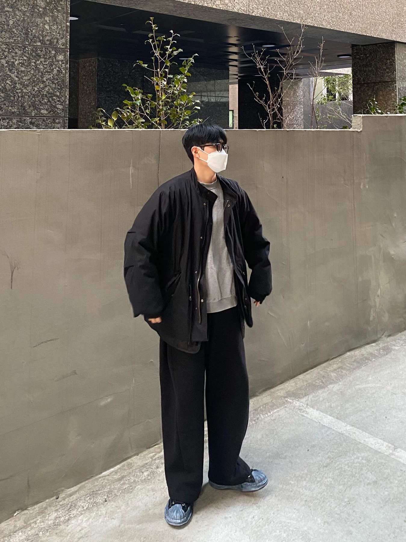 Maison Mihara Yasuhiro Blakey OG STC Sole OD Canvas Low-top Sneakers Black 착용 스타일 - 2