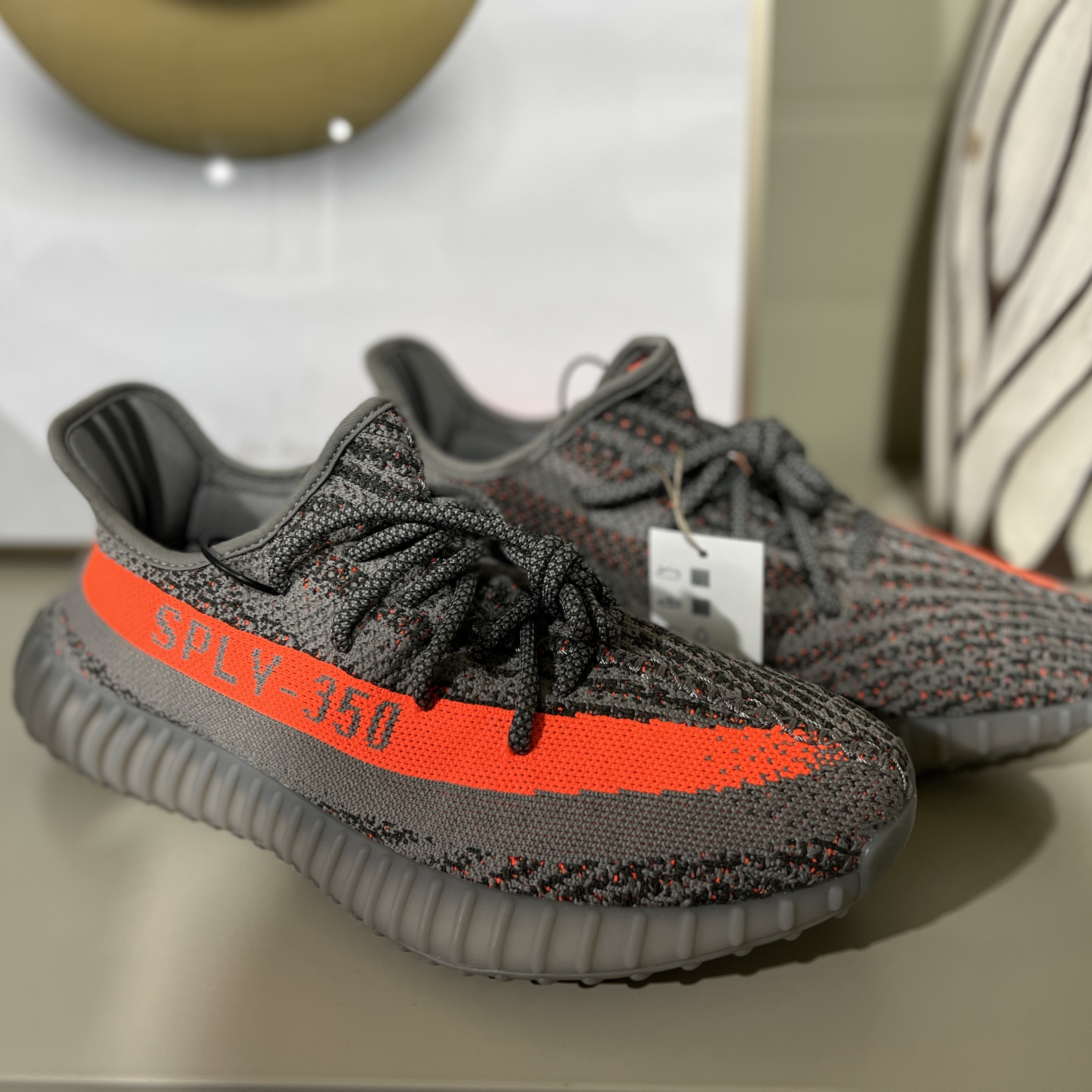 Adidas Yeezy Boost 350 V2 Beluga - Reflective 착용 스타일 - 1