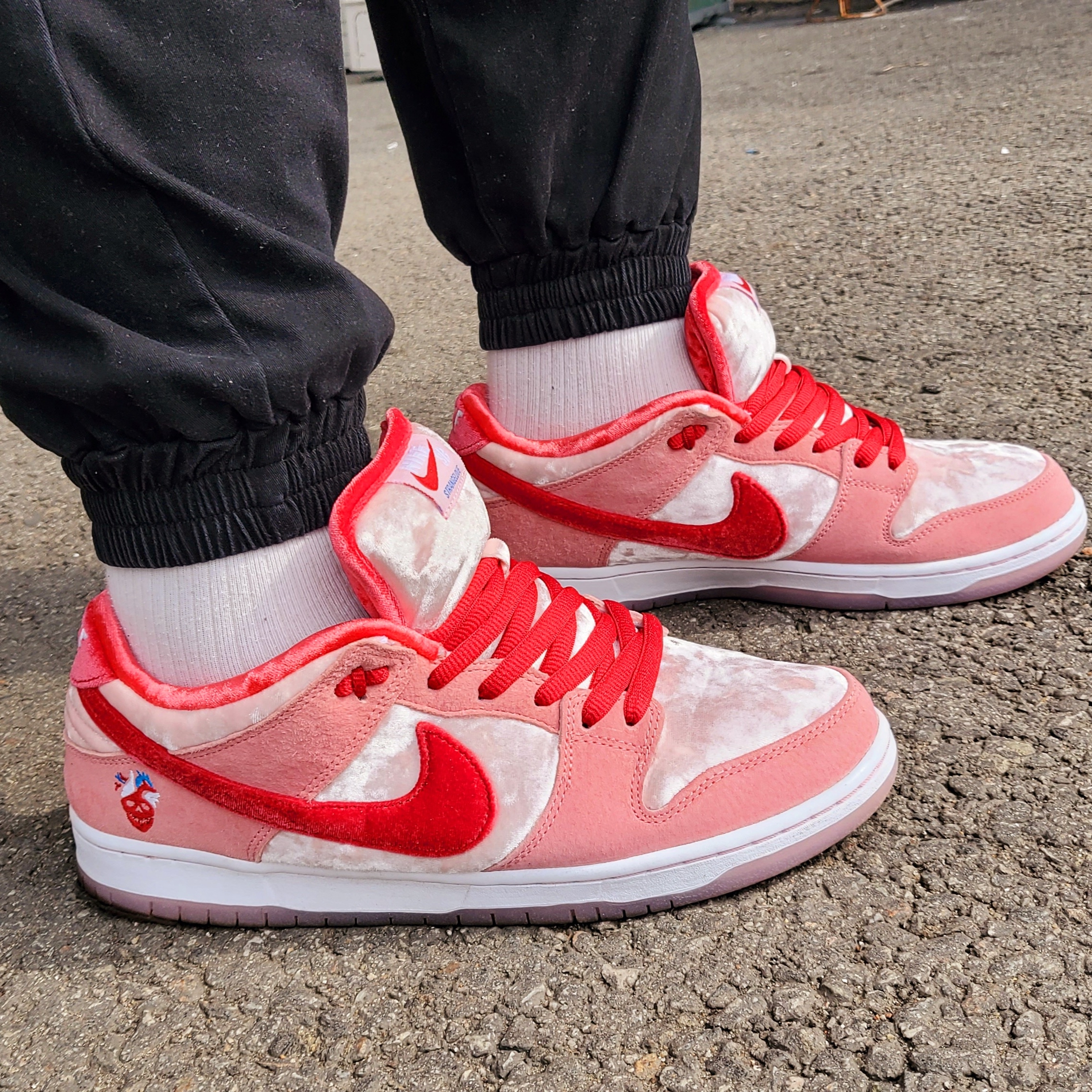 Nike x StrangeLove SB Dunk Low Pink (Regular Box) 착용 스타일 - 3
