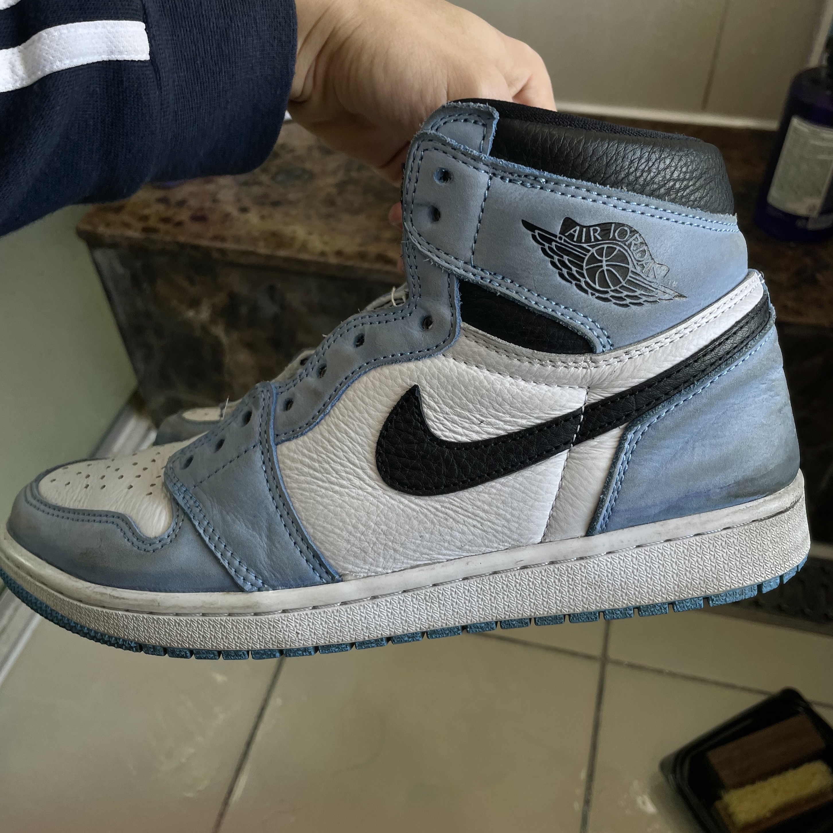 Jordan 1 Retro High OG University Blue 착용 스타일 - 3